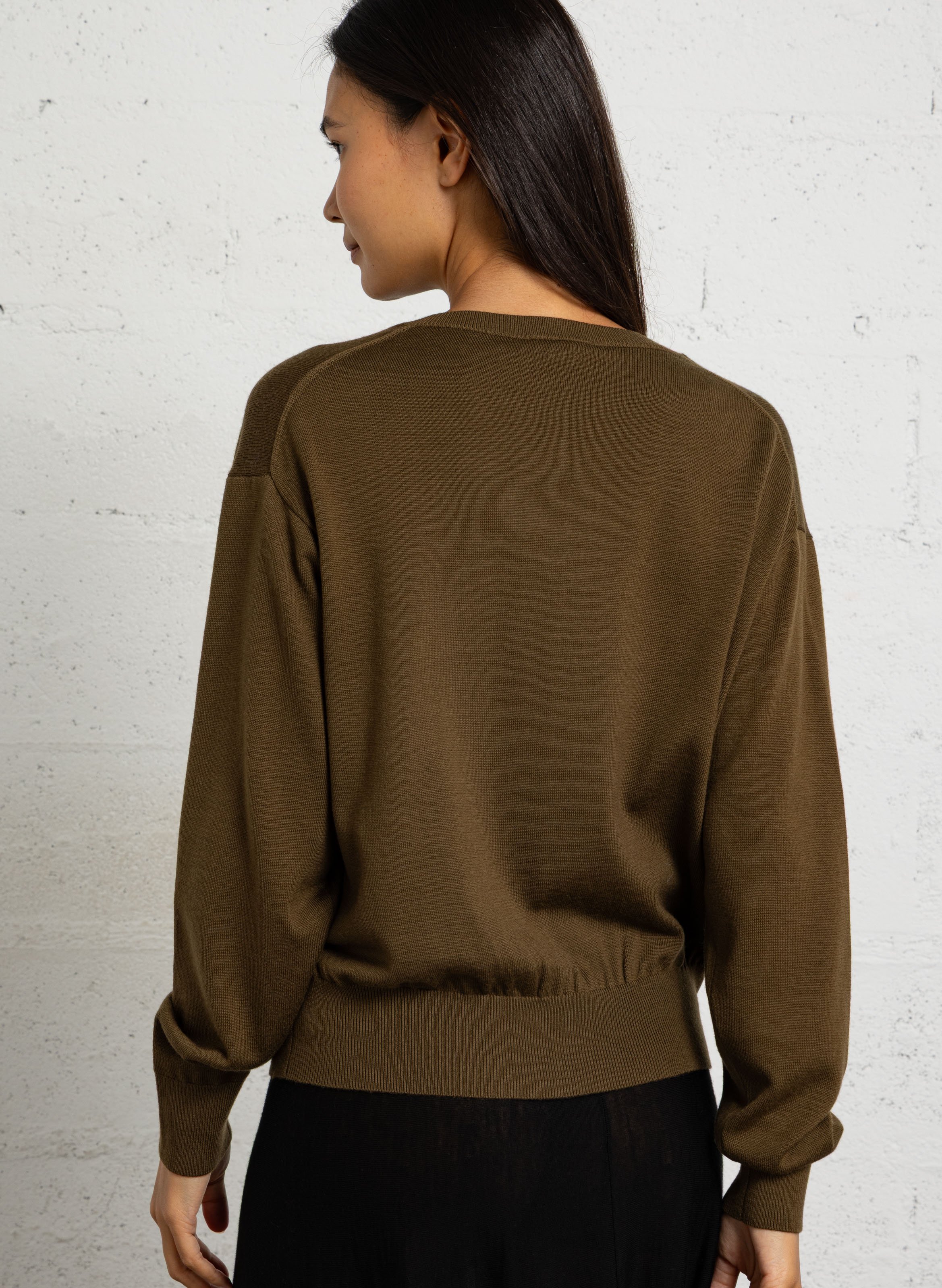 Pull à col v en laine LAURENCE BRAS Kaki
