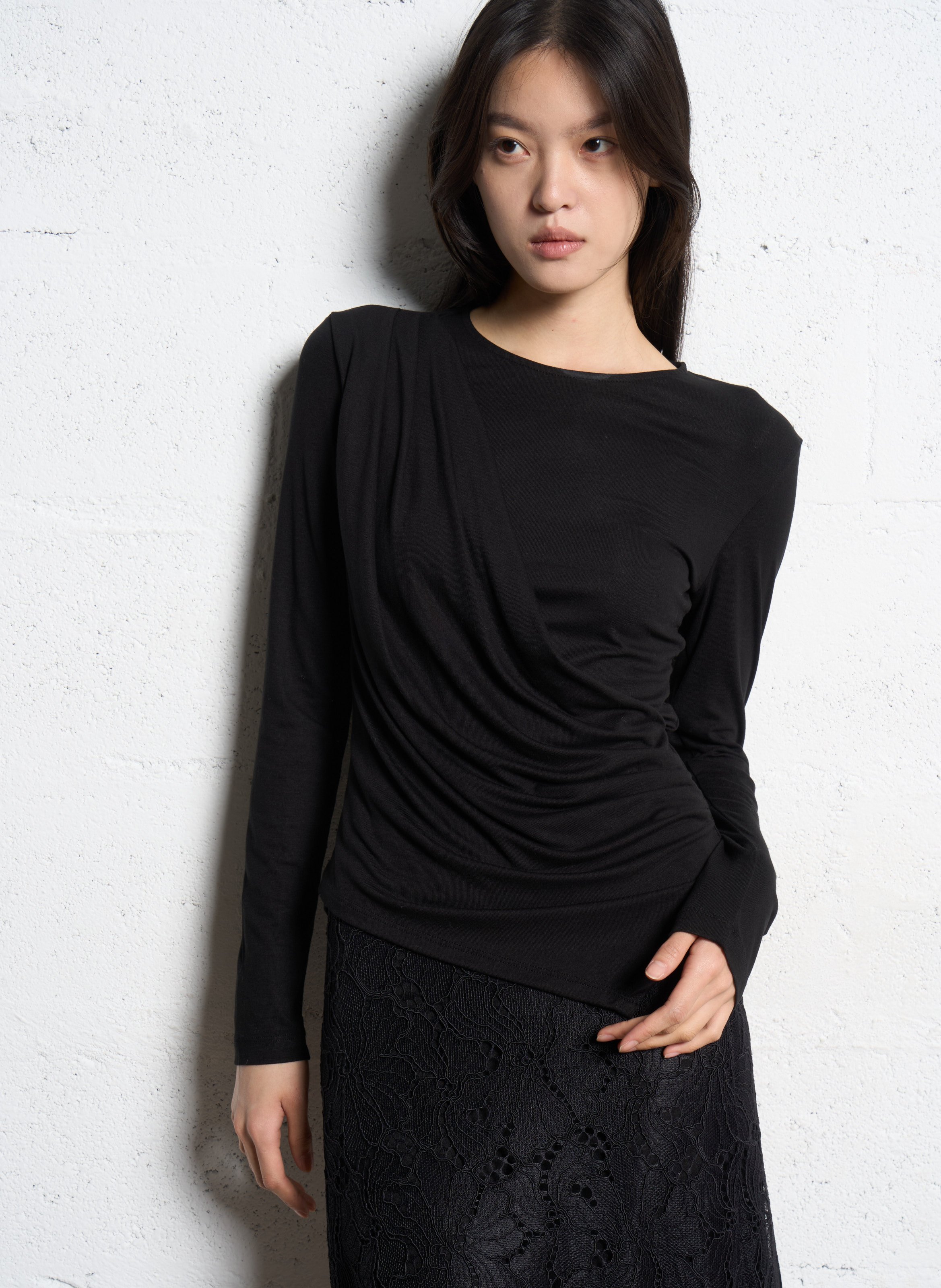 Tee-shirt uni ajusté avec drapé SUNCOO Noir