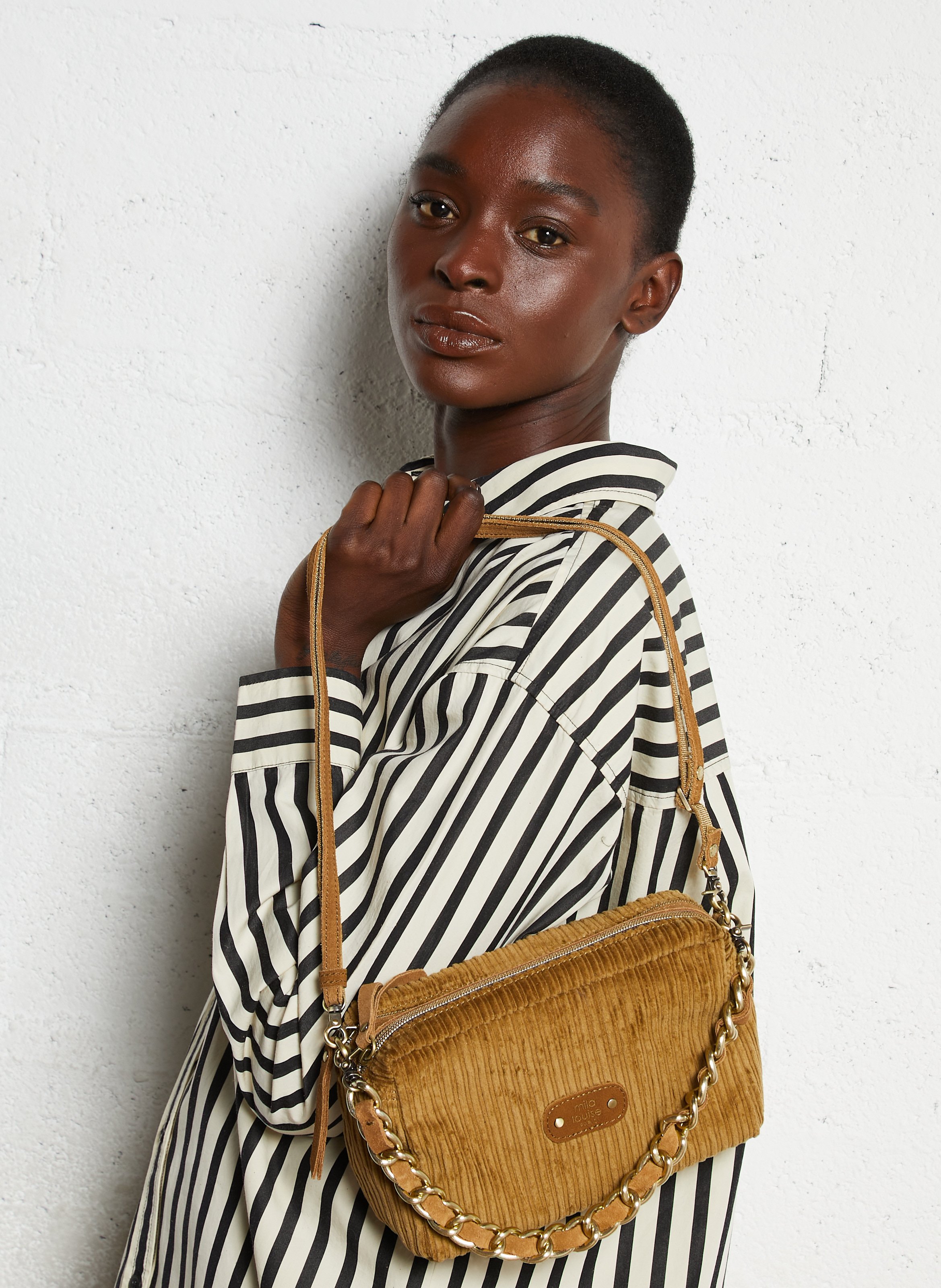 Schoudertas van geribbeld suèdeleer MILA LOUISE Beige