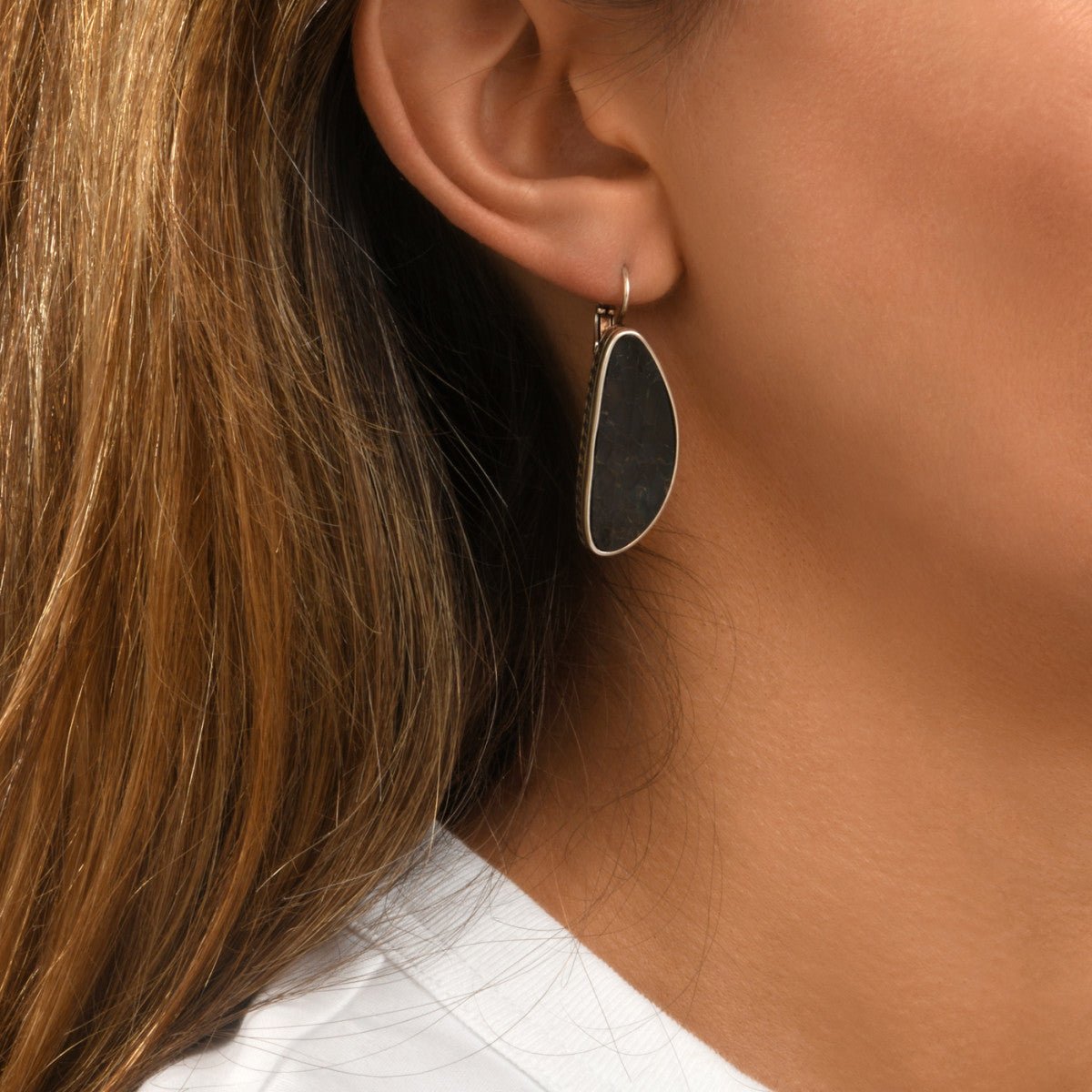 Sleeper earrings SATELLITE PARIS Black