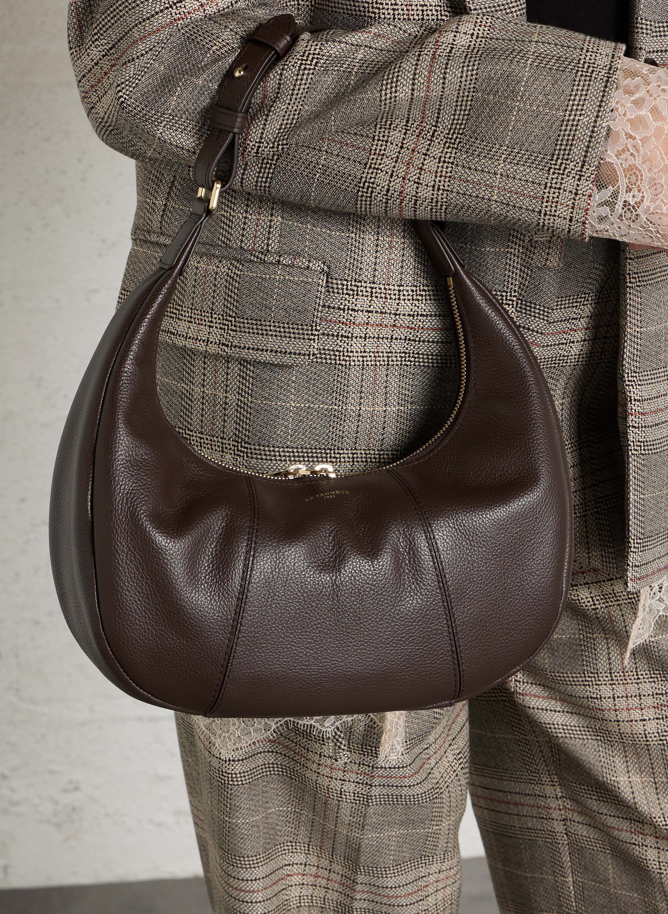 Petit sac hobo zippé en cuir grainé LE TANNEUR Marron