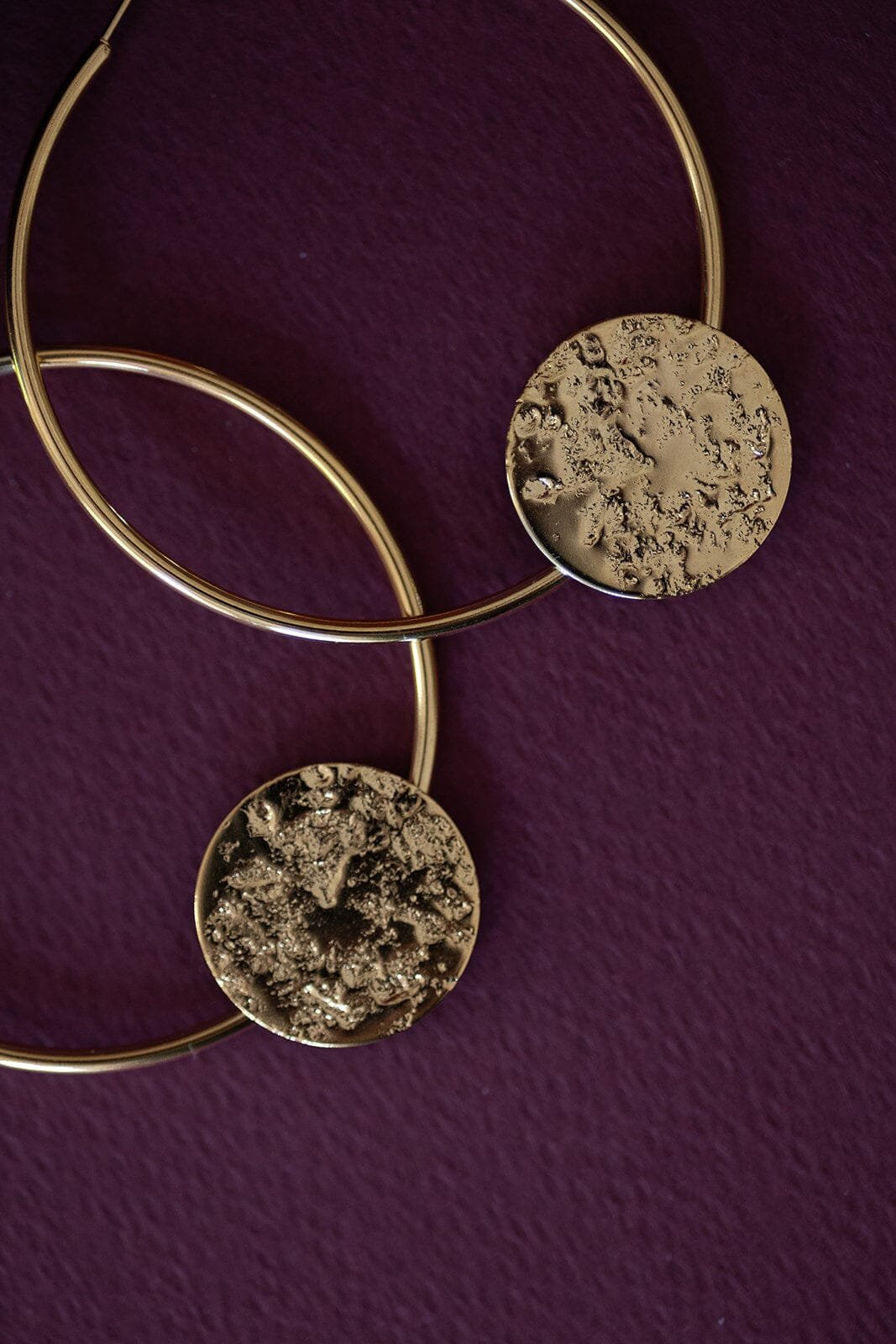 Hammered Round Silver-Plated Hoop Earrings MONSIEUR SIMONE Golden