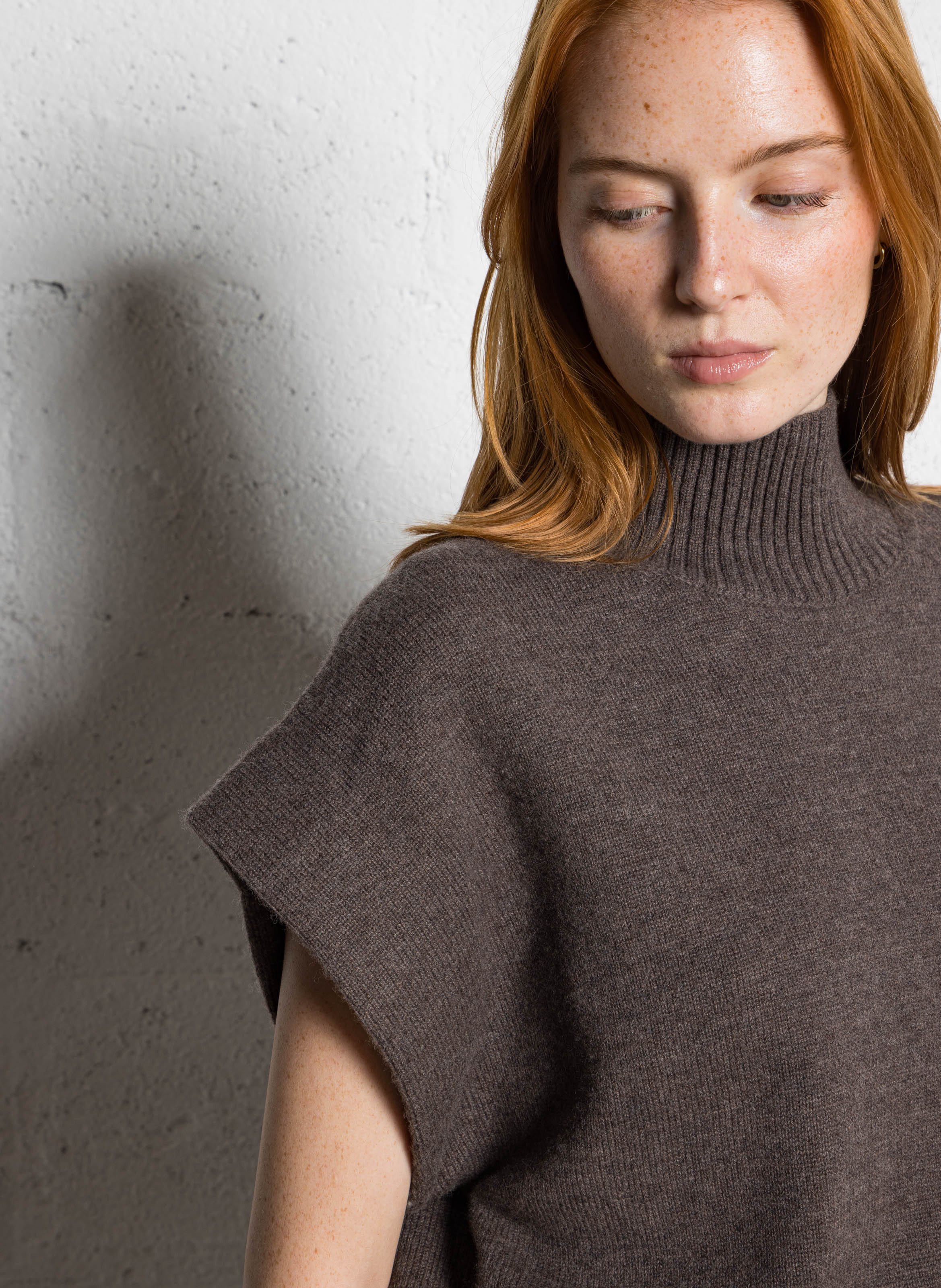 Pull oversize col montant en laine MARGAUX LONNBERG Marron