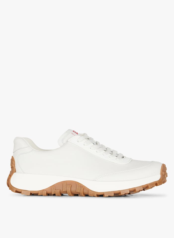 Zapatillas bajas de piel en blanco