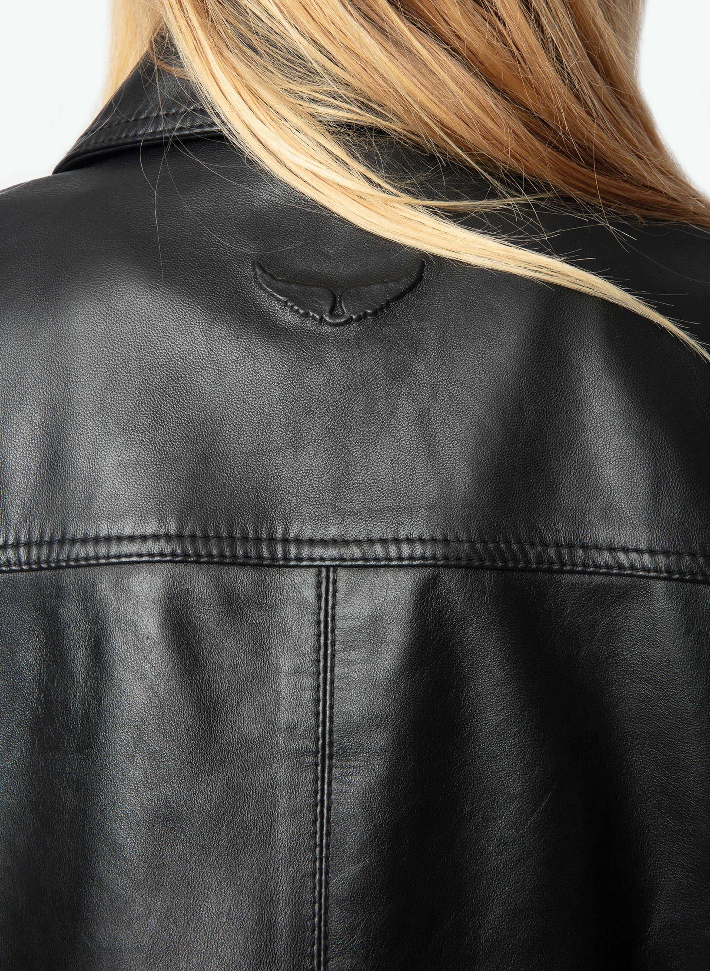 Blouson court boutonné en cuir lisse Noir