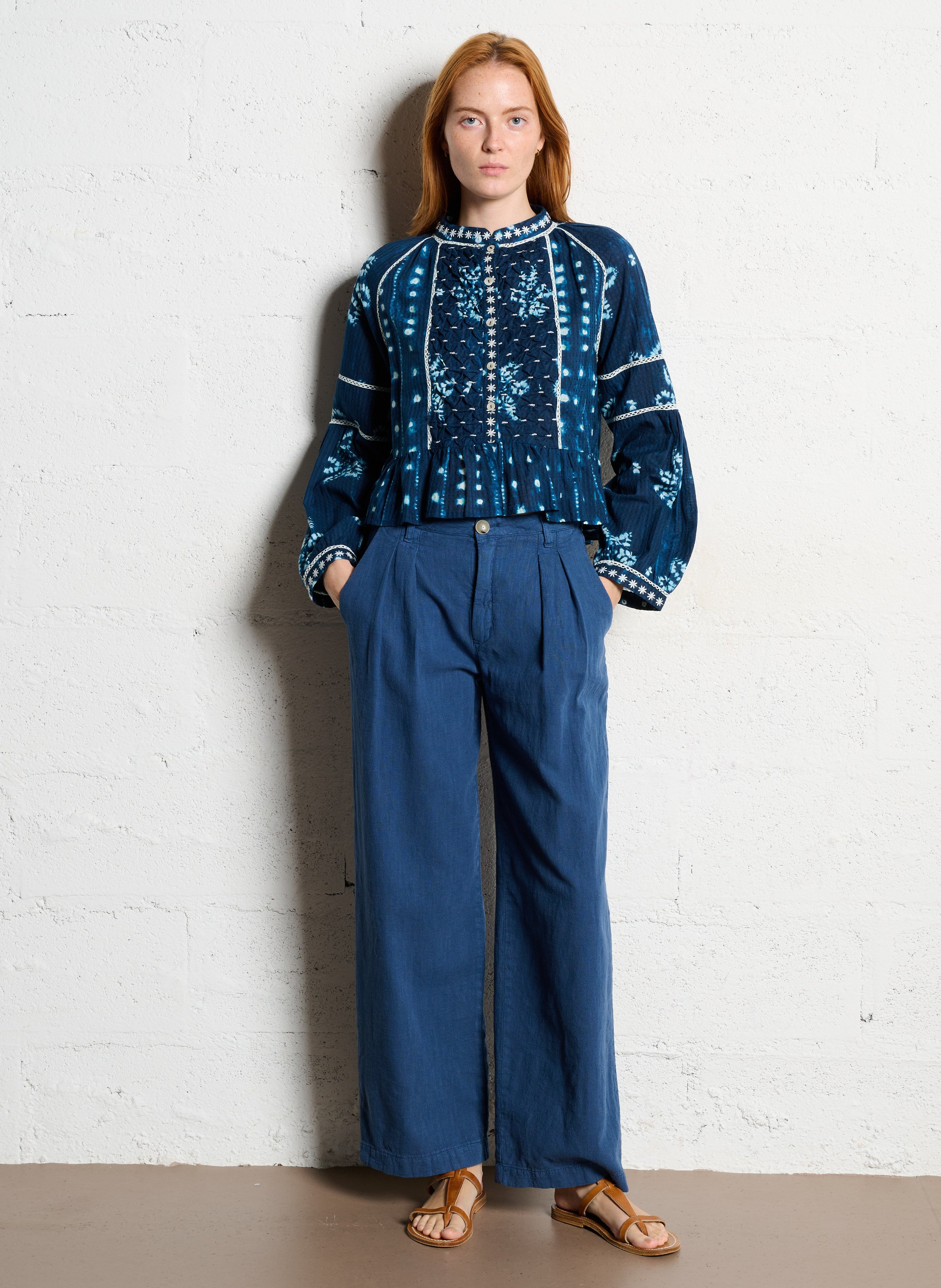 Weit geschnittene Bundfaltenhose aus Leinen-Mix MAISON HOTEL Blau