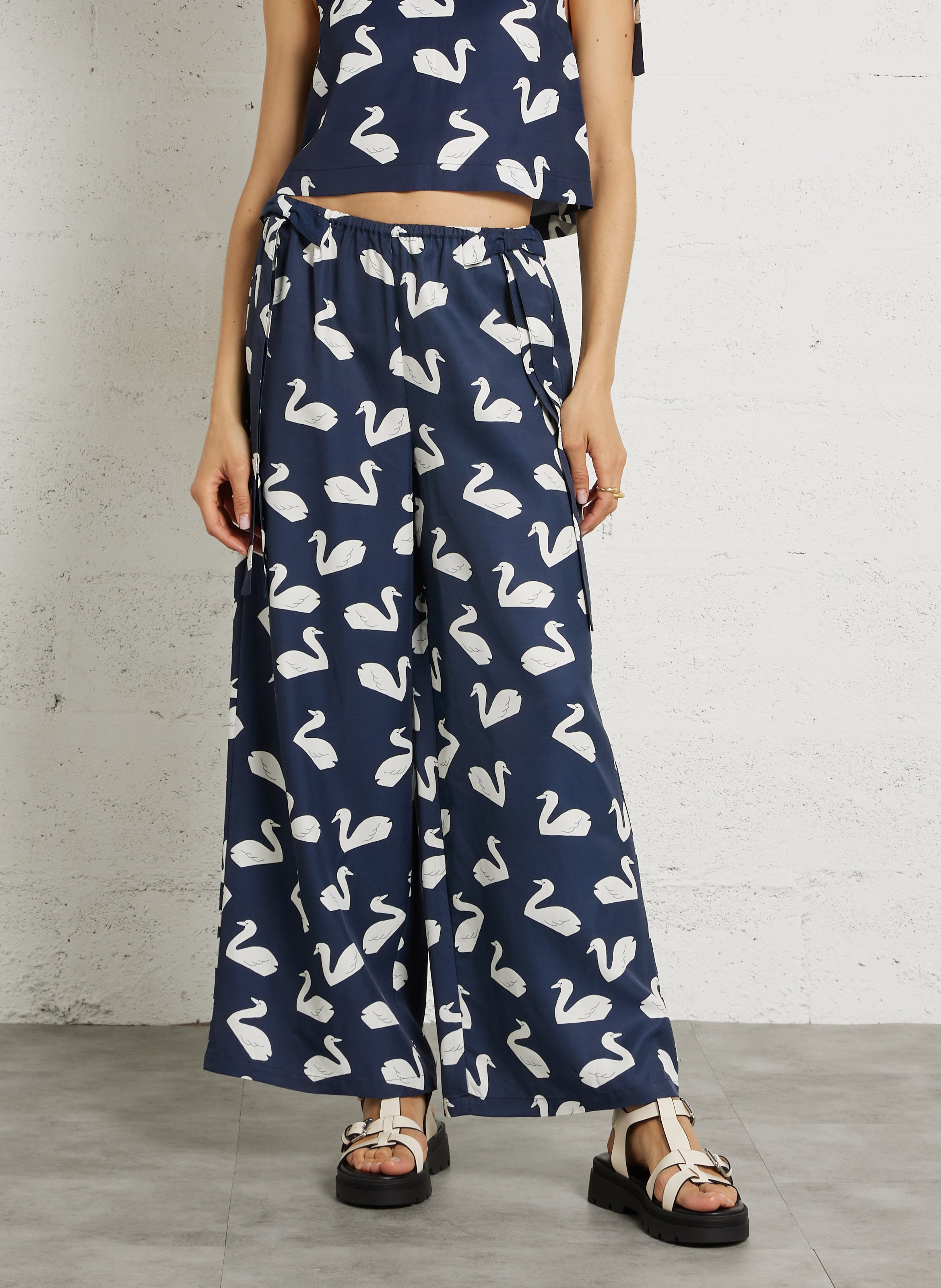 NE PAS REF ERREUR THE TINY BIG SISTER Blue