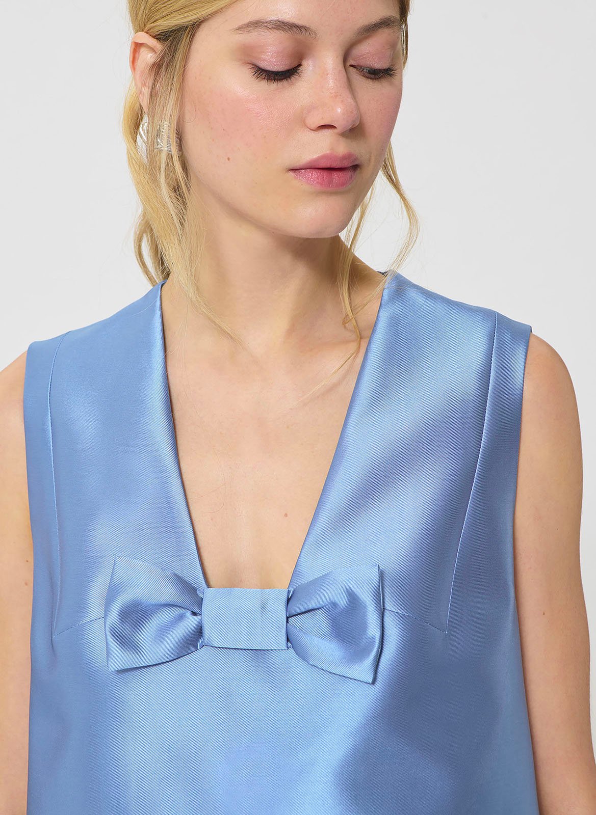 Robe courte sans manches satinée TARA JARMON Bleu