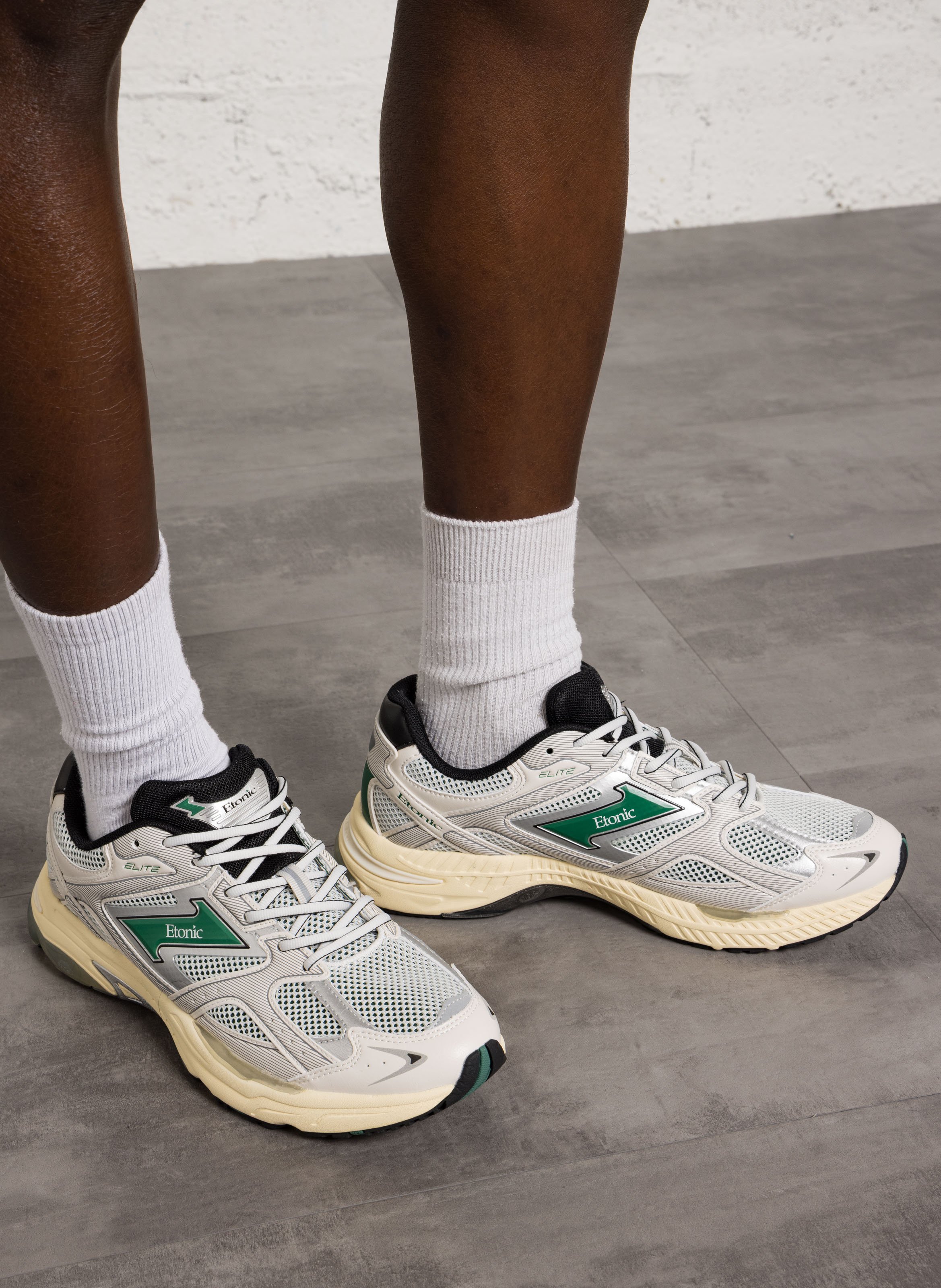 Flache Sneaker zum Schnüren ETONIC Grun