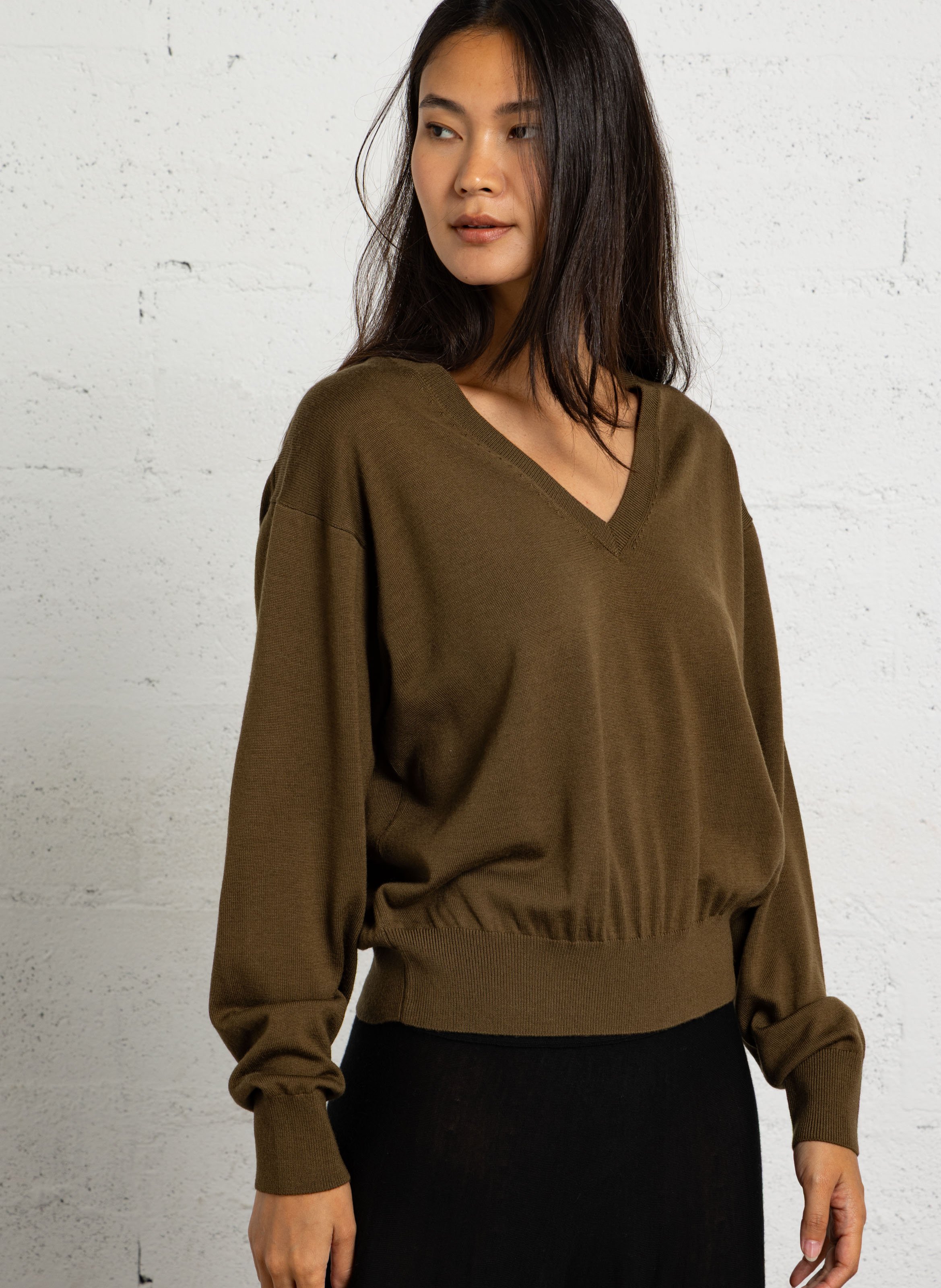 Pull à col v en laine LAURENCE BRAS Kaki