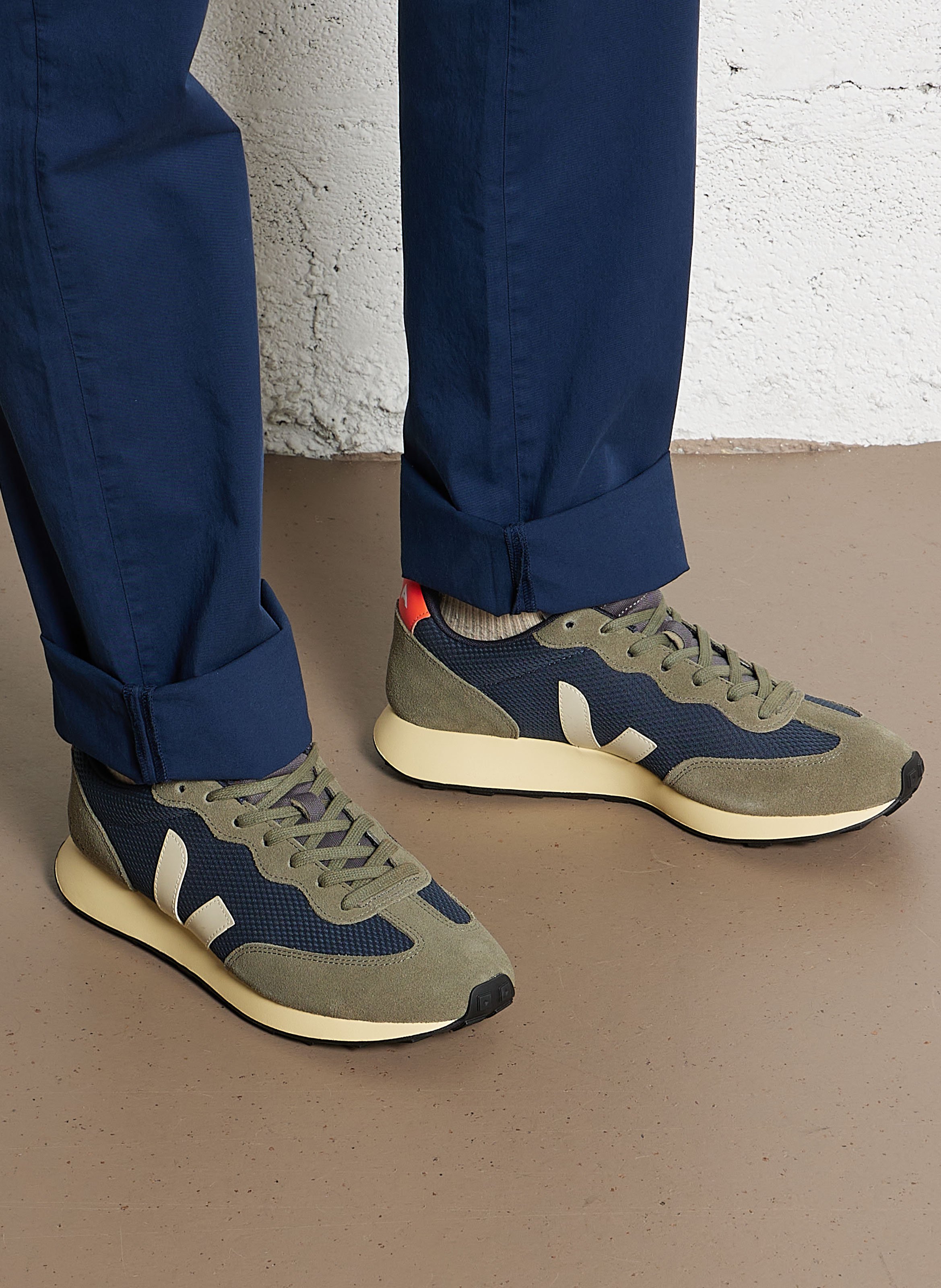 Low-top sneakers made from recycled fibers VEJA Khaki