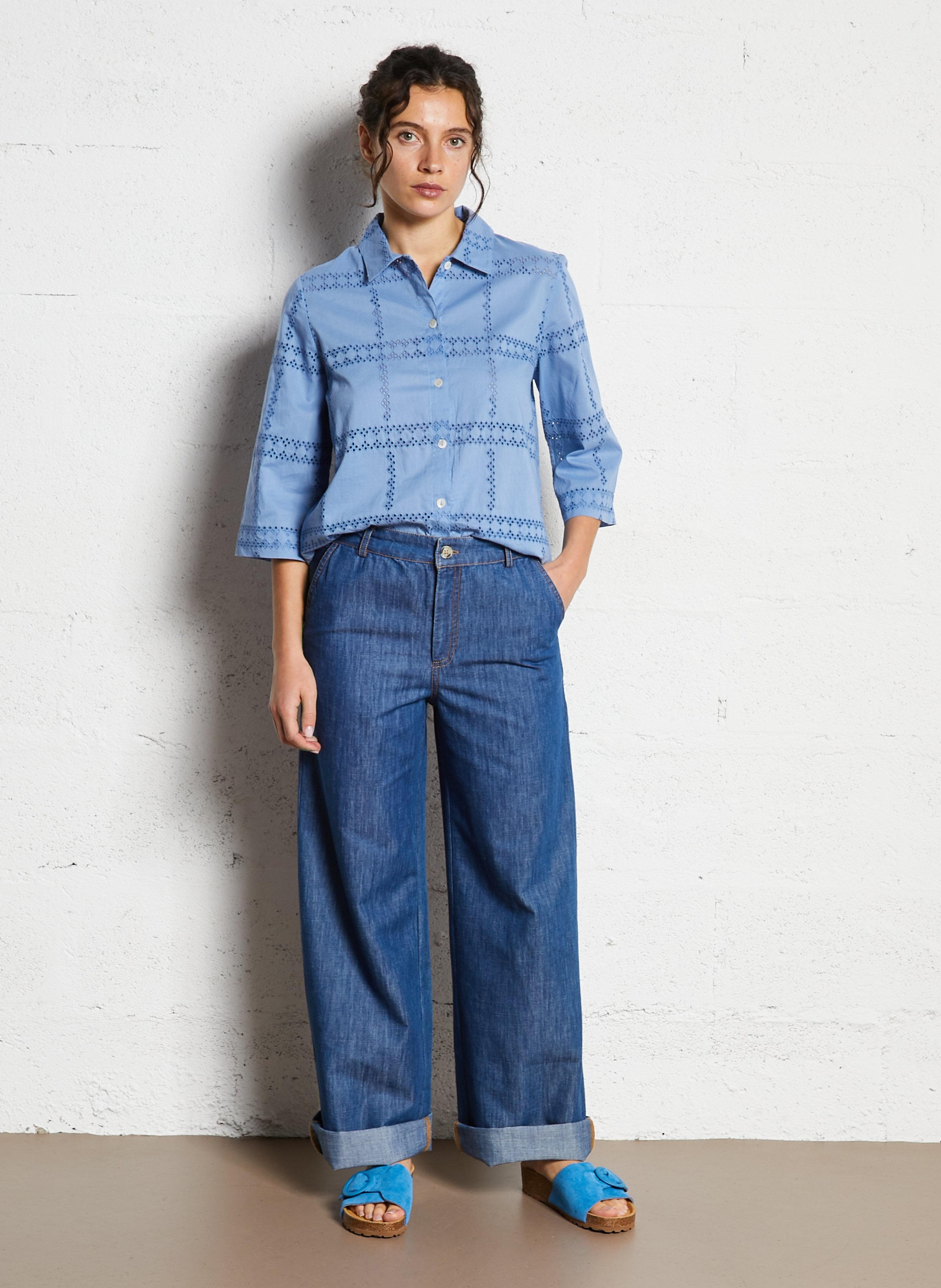 Rechte, katoenen blouse met klassieke kraag en borduursel NICE THINGS Blauw