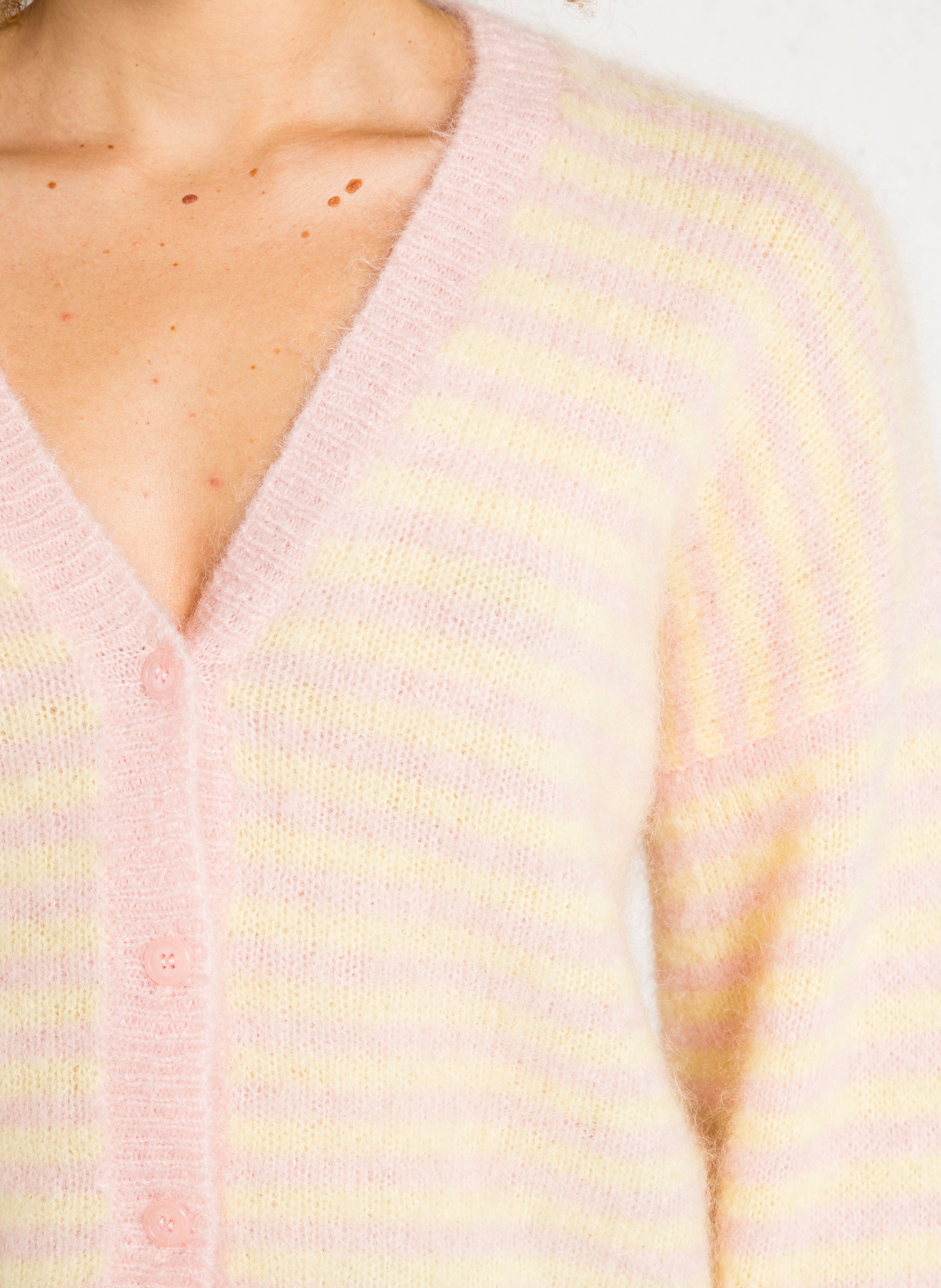 Oversize V-Ausschnitt-Strickjacke aus Wollmischung DES PETITS HAUTS Mehrfarbig