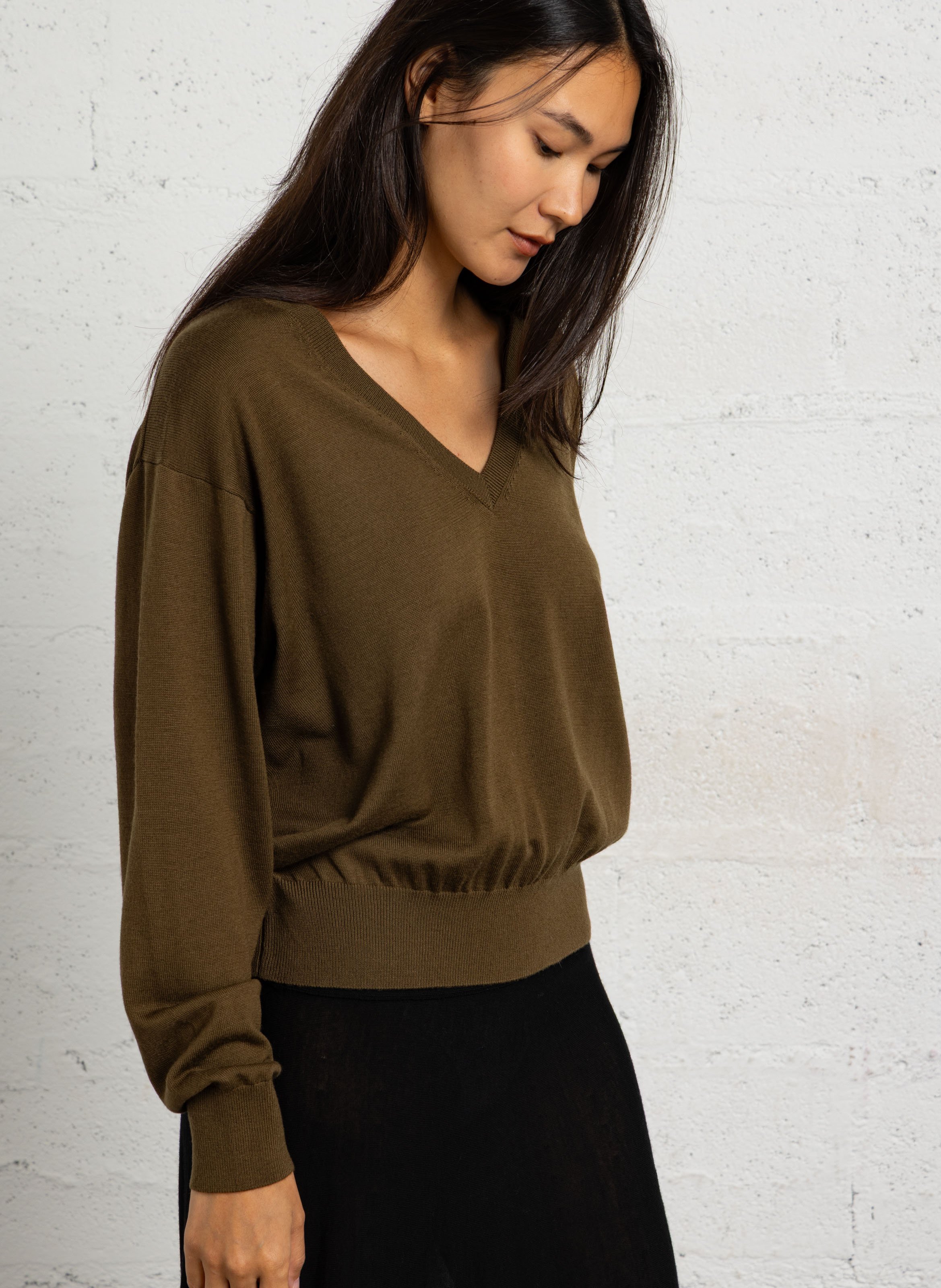 Pull à col v en laine LAURENCE BRAS Kaki