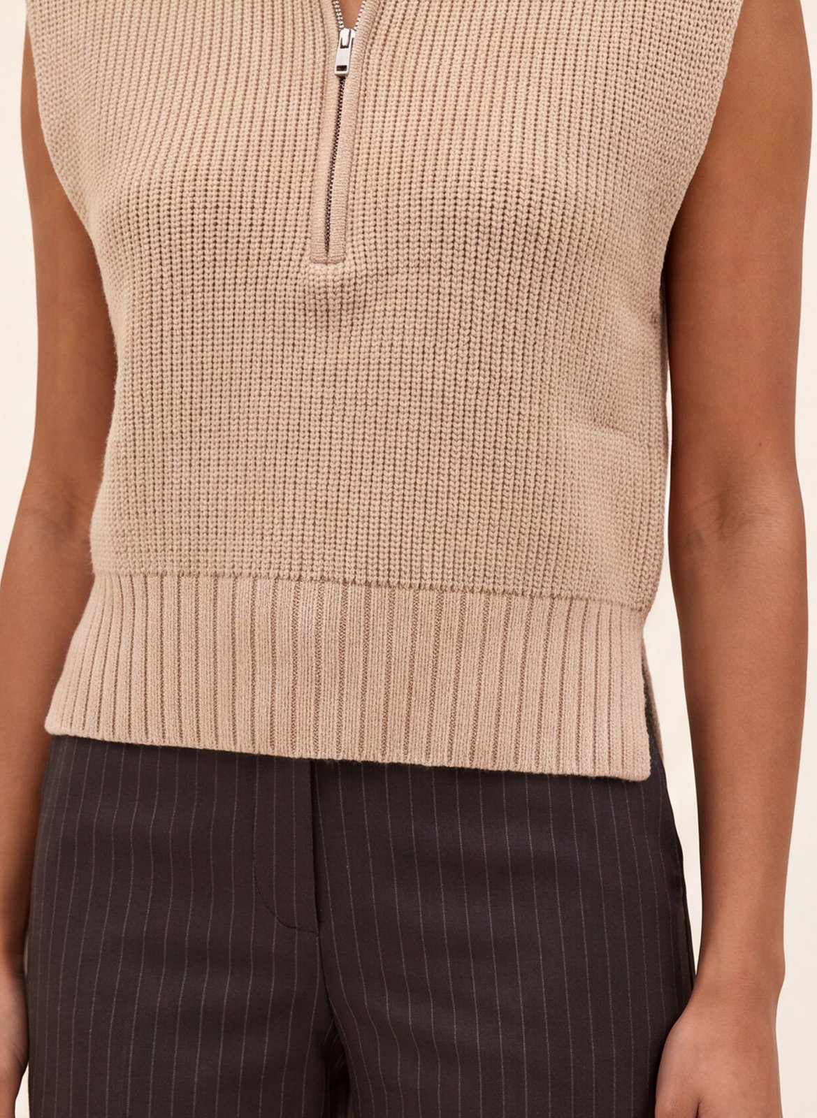 Sleeveless zip-up mock-neck sweater KOOKAI Beige