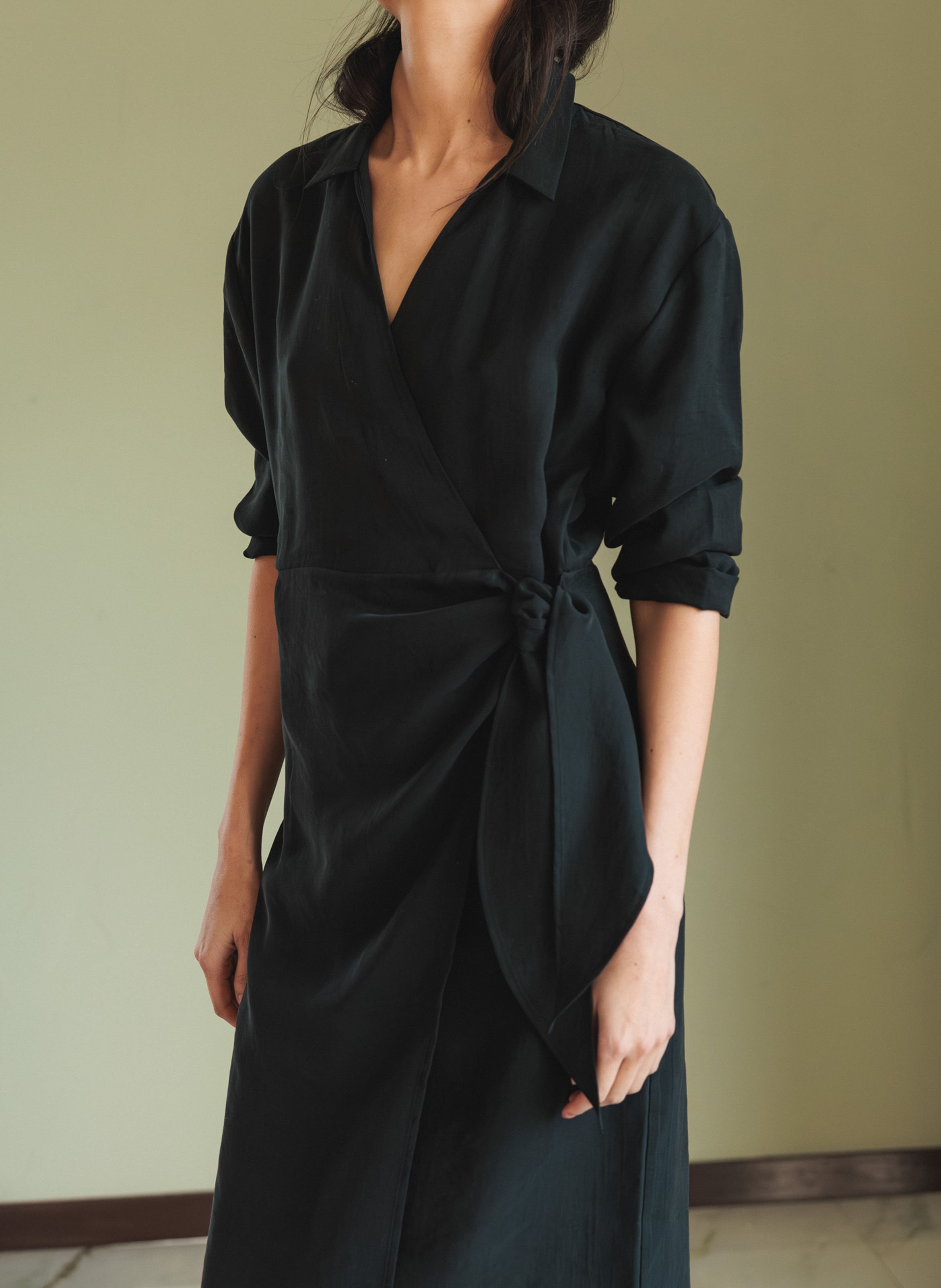 Robe longue ceinturée ajustée INDI & COLD Noir
