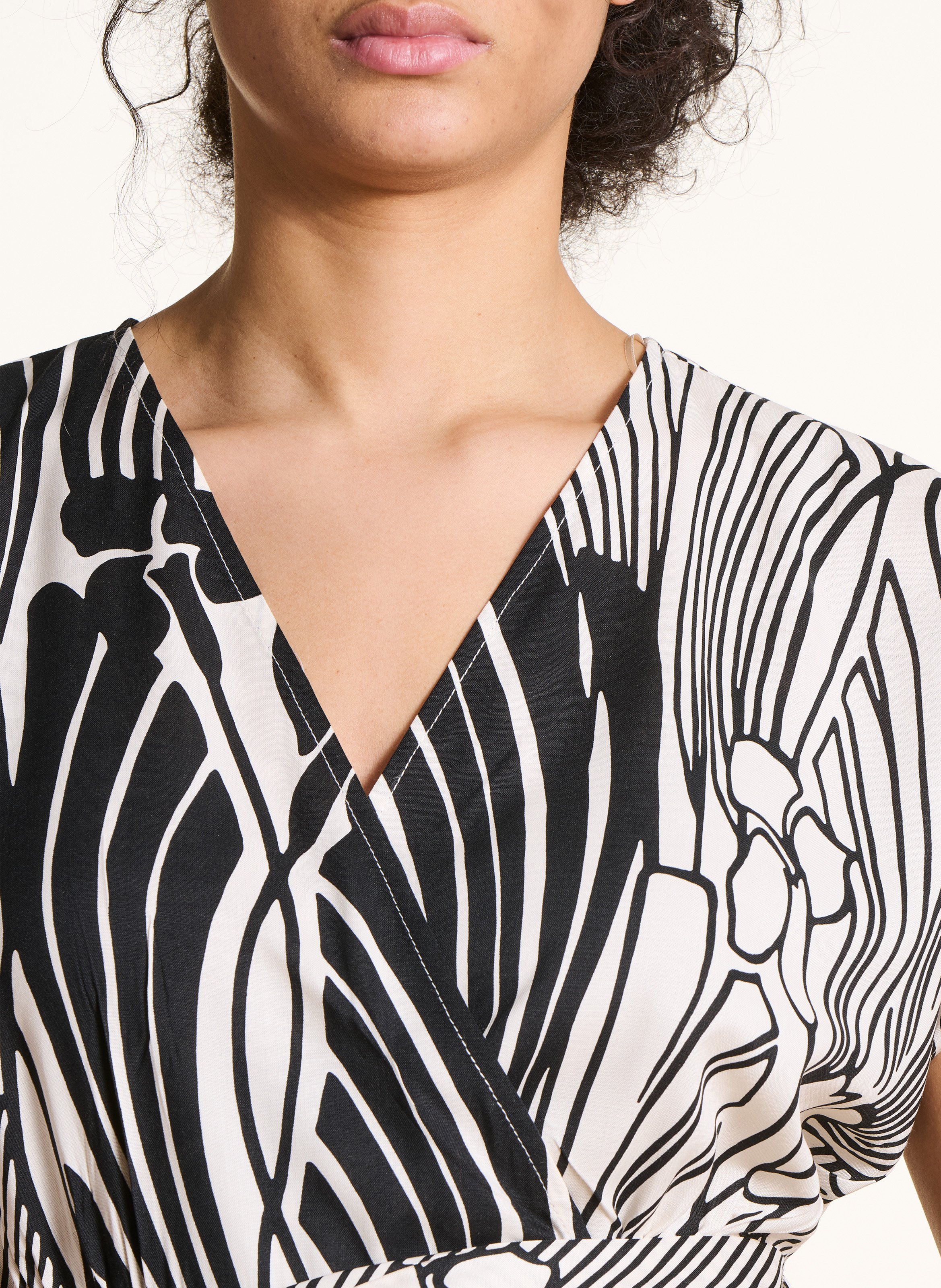 Robe longue cache-coeur imprimée LA FEE MARABOUTEE Noir