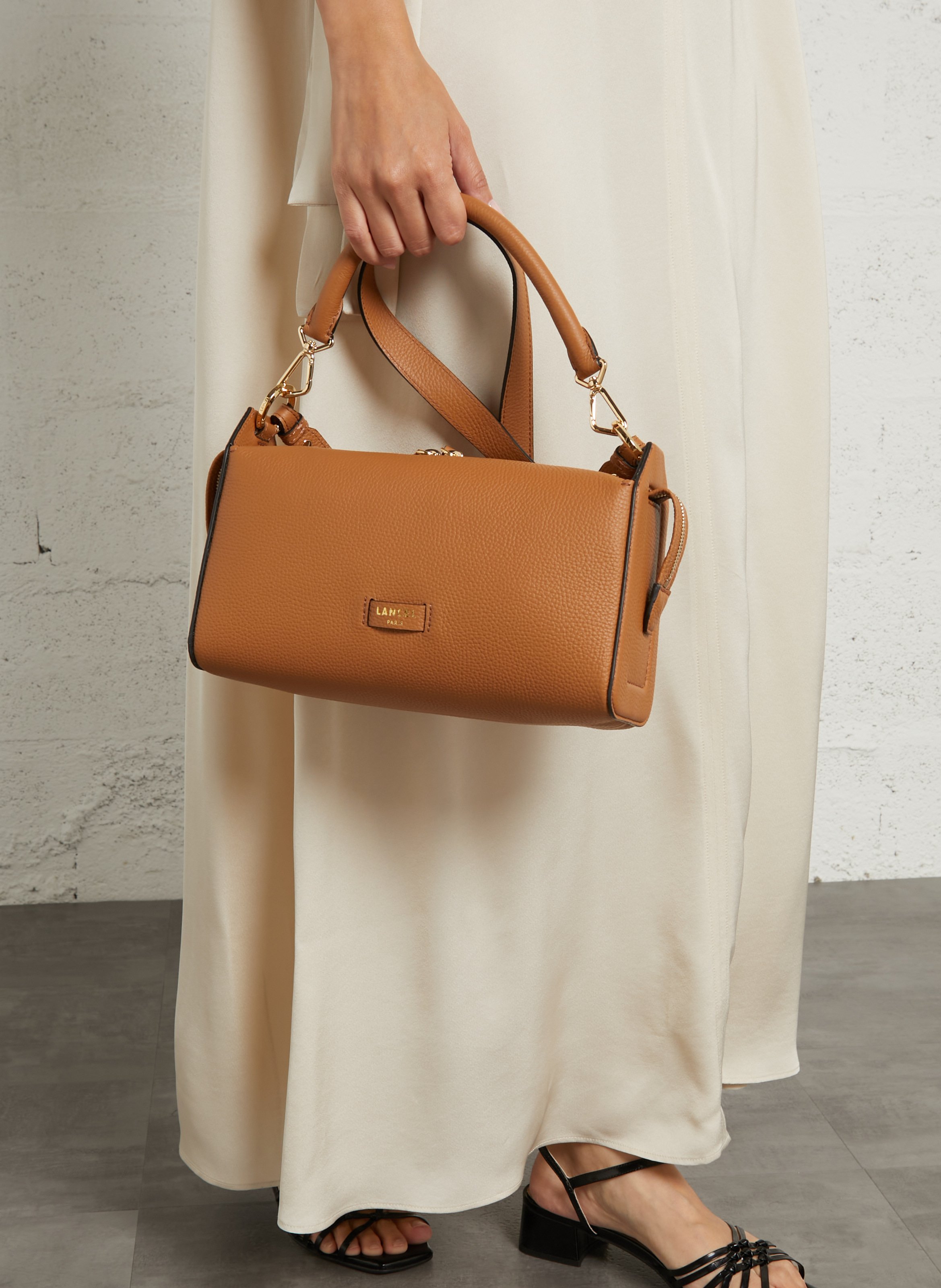 Plain zippered hobo bag in grained leather LANCEL Beige