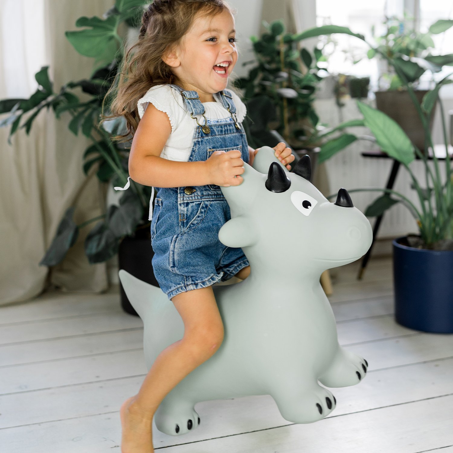Inflatable sit-on cow KINDSGUT Green