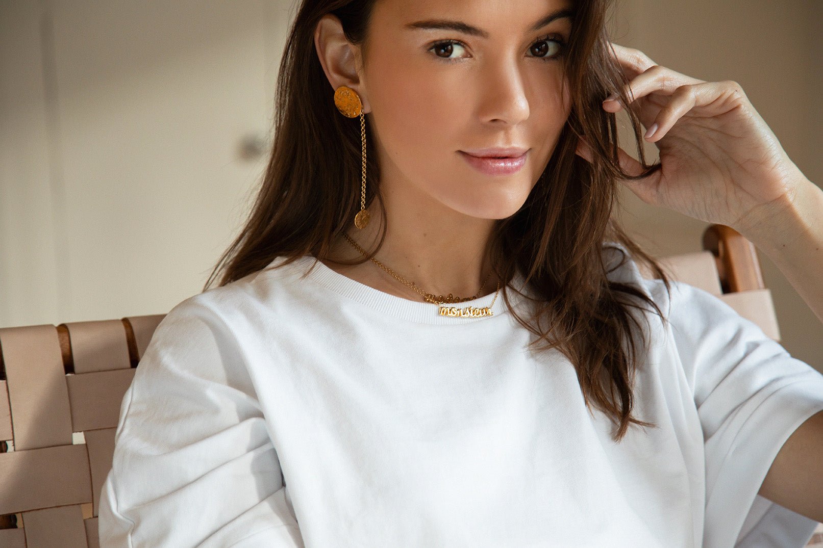 Hammered round gold-plated dangling earrings MONSIEUR SIMONE Golden