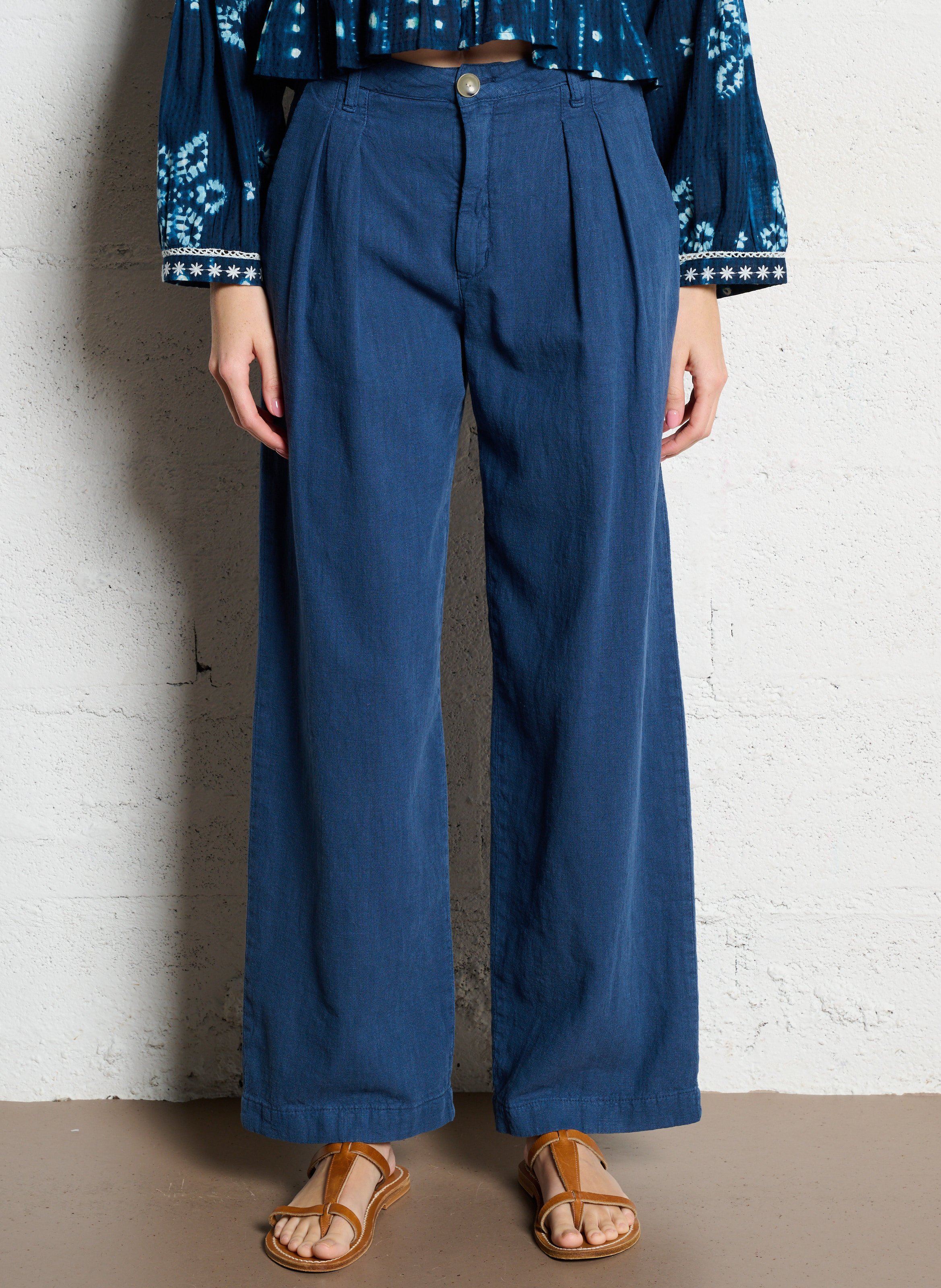 Weit geschnittene Bundfaltenhose aus Leinen-Mix MAISON HOTEL Blau