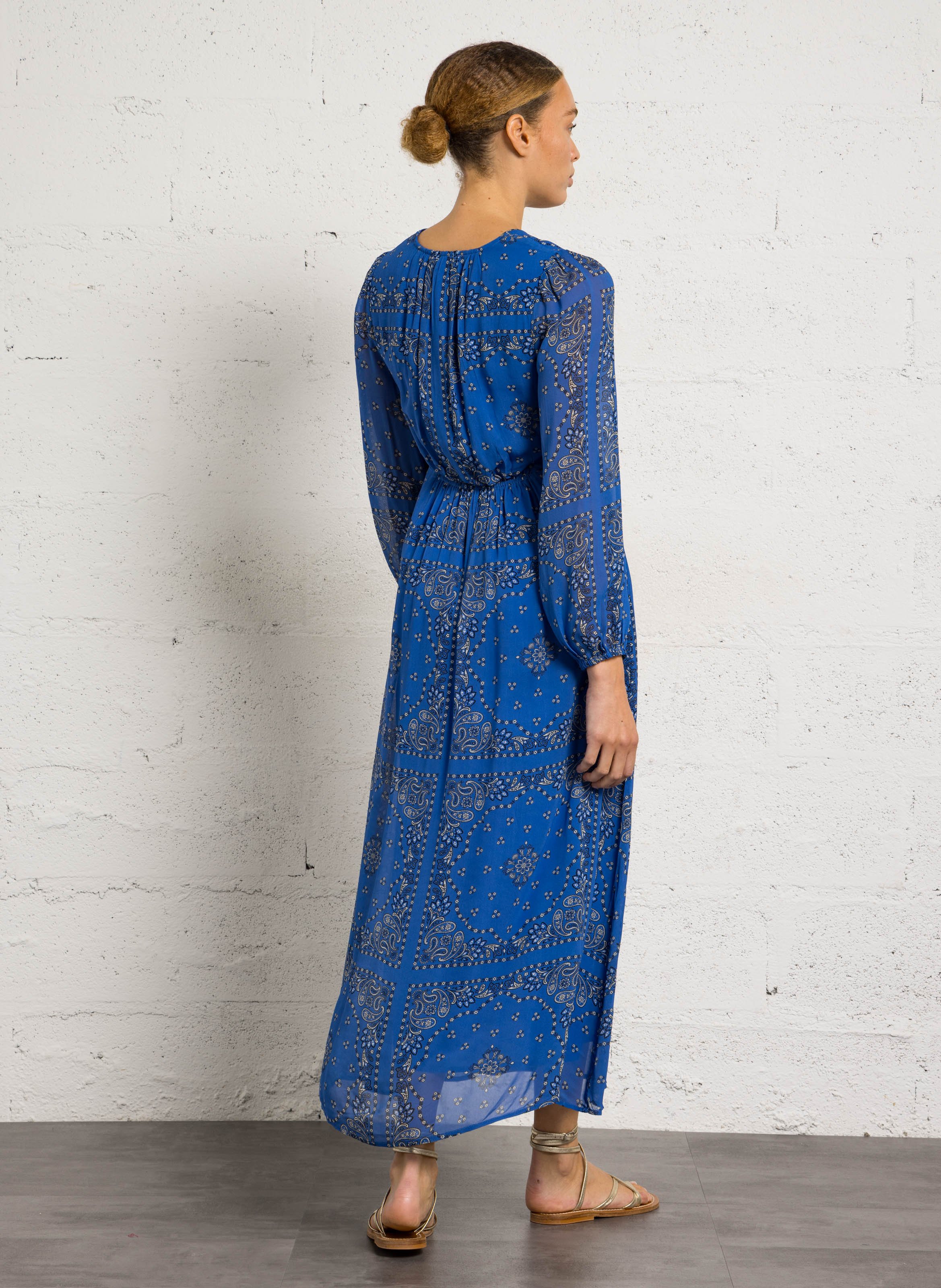 Lange jurk met V-hals en print MAISON 123 Plums