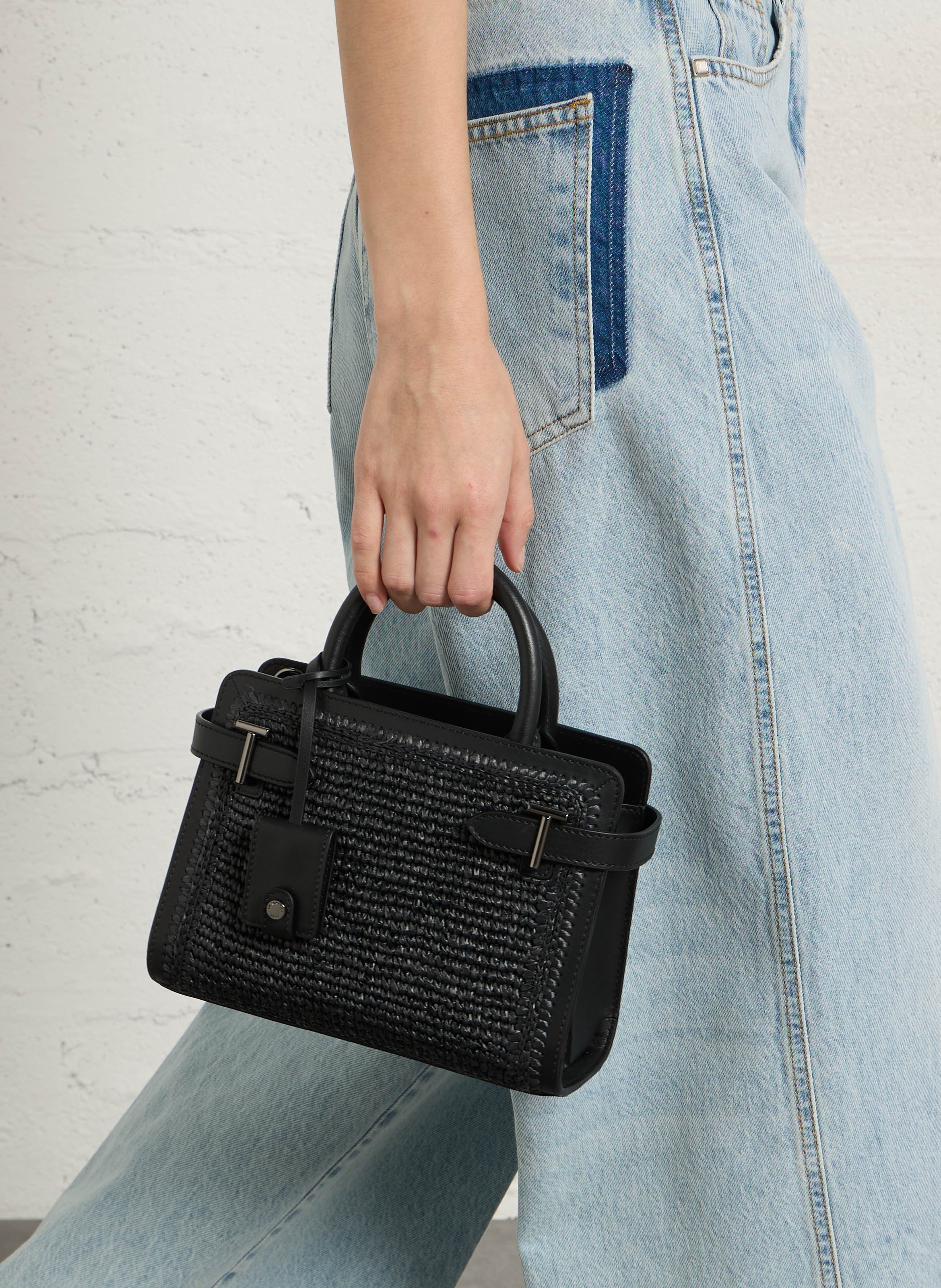 Kleine Handtasche mit Raphia-Effekt aus Leder. LE TANNEUR Schwarz