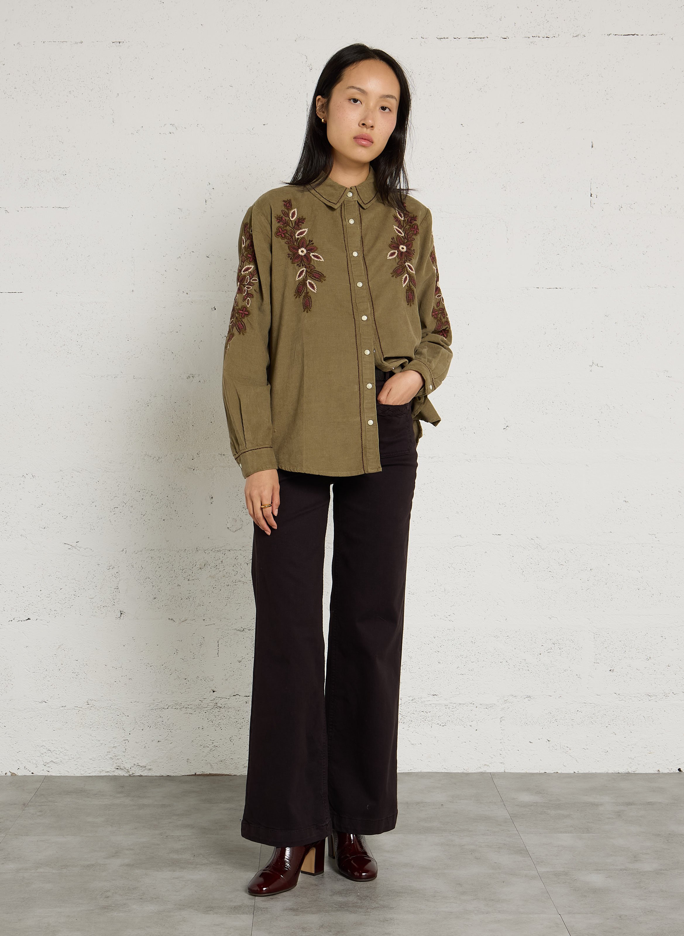 Geborduurd corduroy katoenen overhemd MAISON HOTEL Kaki