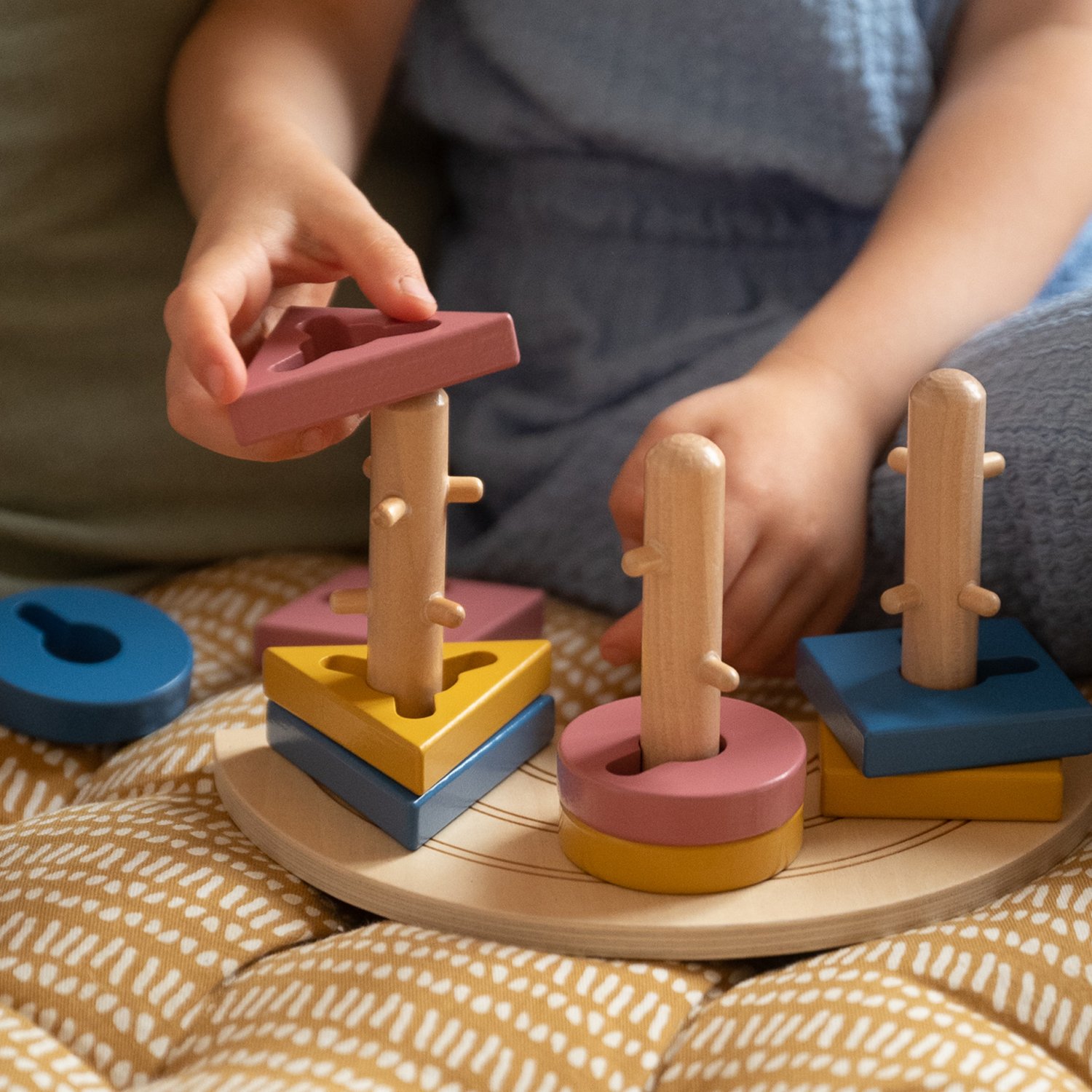 Elias rainbow peg puzzle KINDSGUT Red