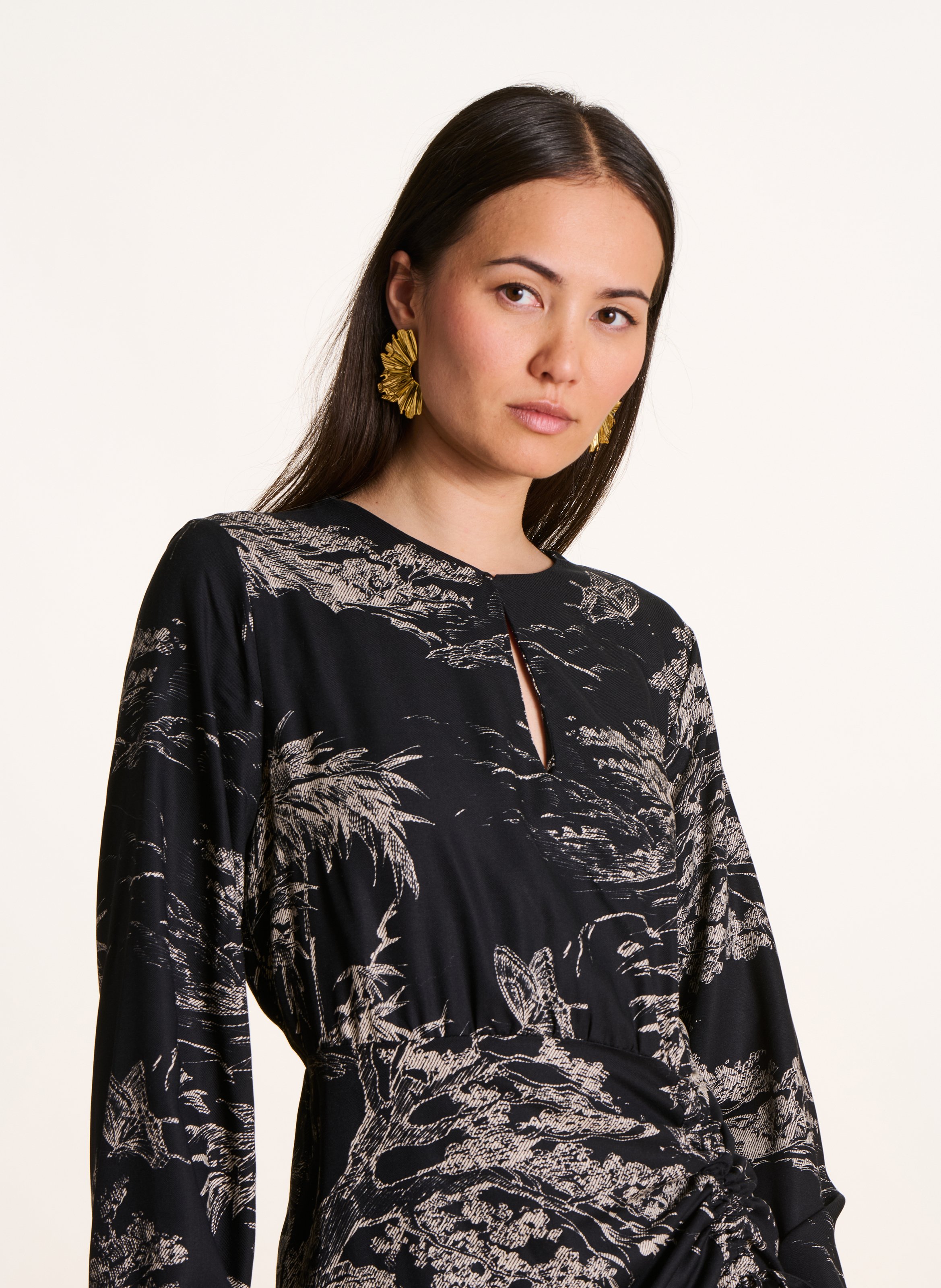 Midi jurk met ronde hals en plantaardige print. LA FEE MARABOUTEE Zwart