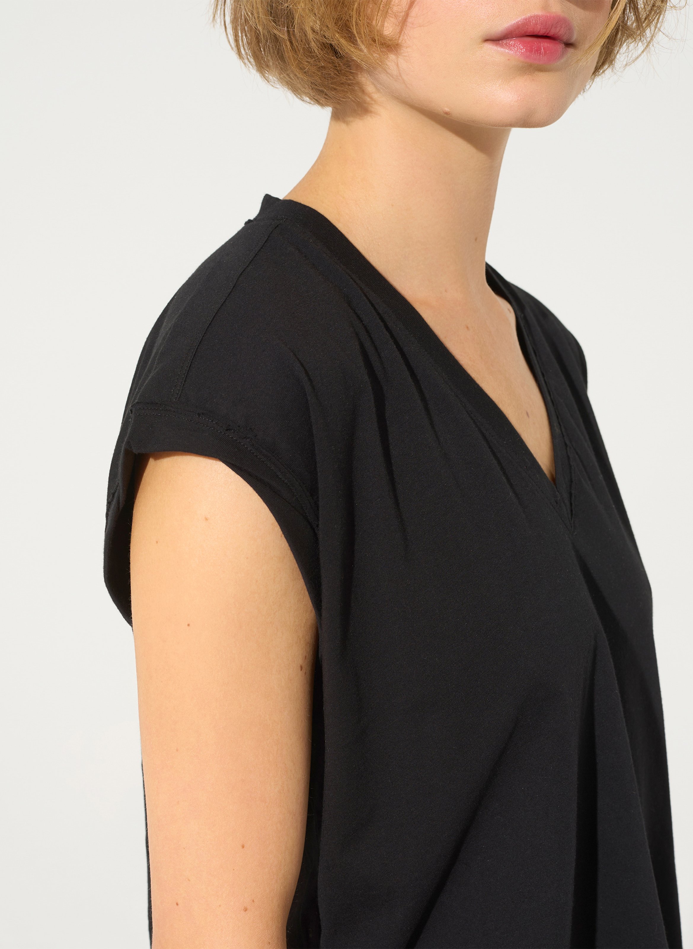 Tee-shirt droit col V en coton bio COTELAC Noir