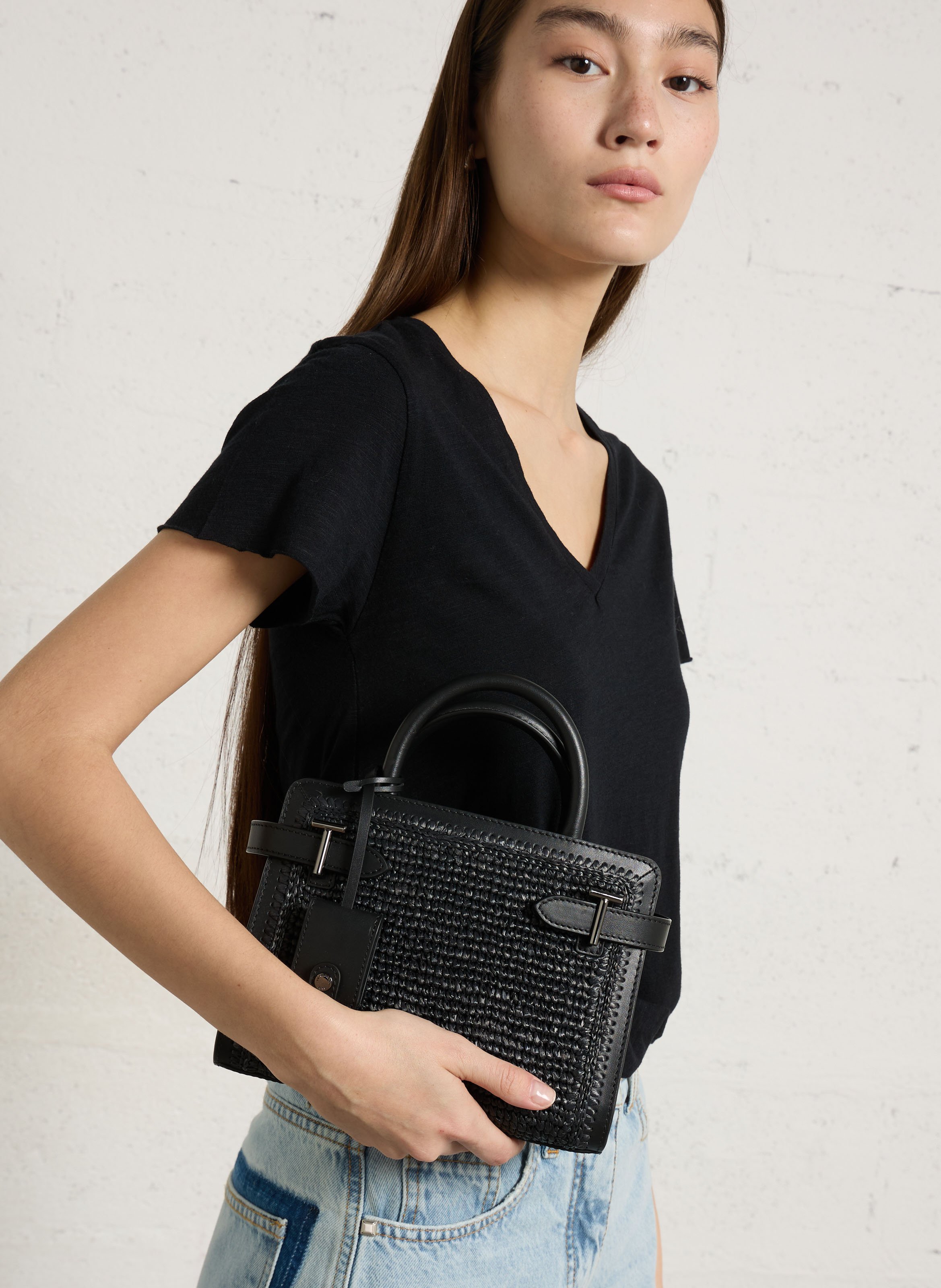 Kleine Handtasche mit Raphia-Effekt aus Leder. LE TANNEUR Schwarz