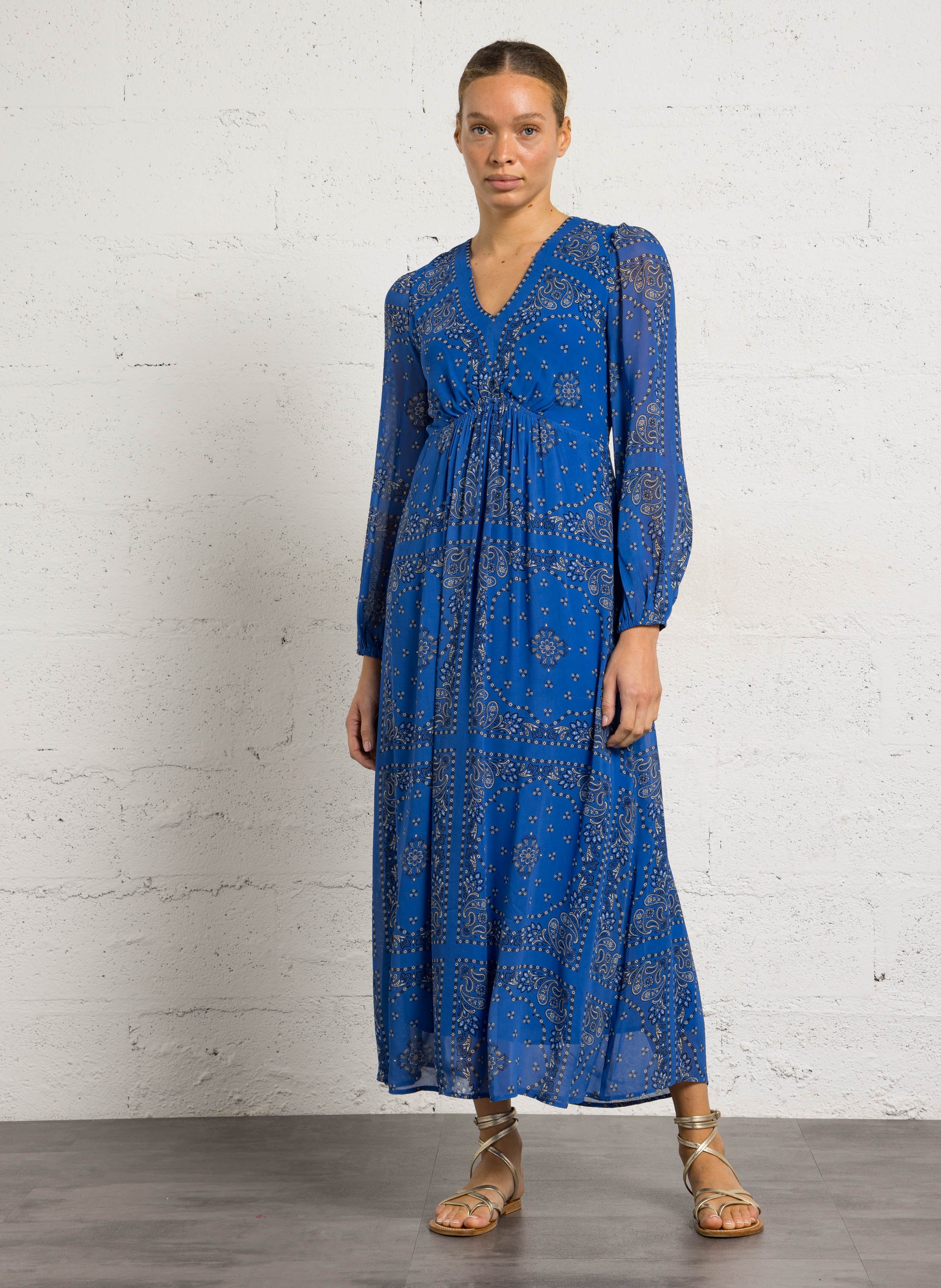 Lange jurk met V-hals en print MAISON 123 Plums