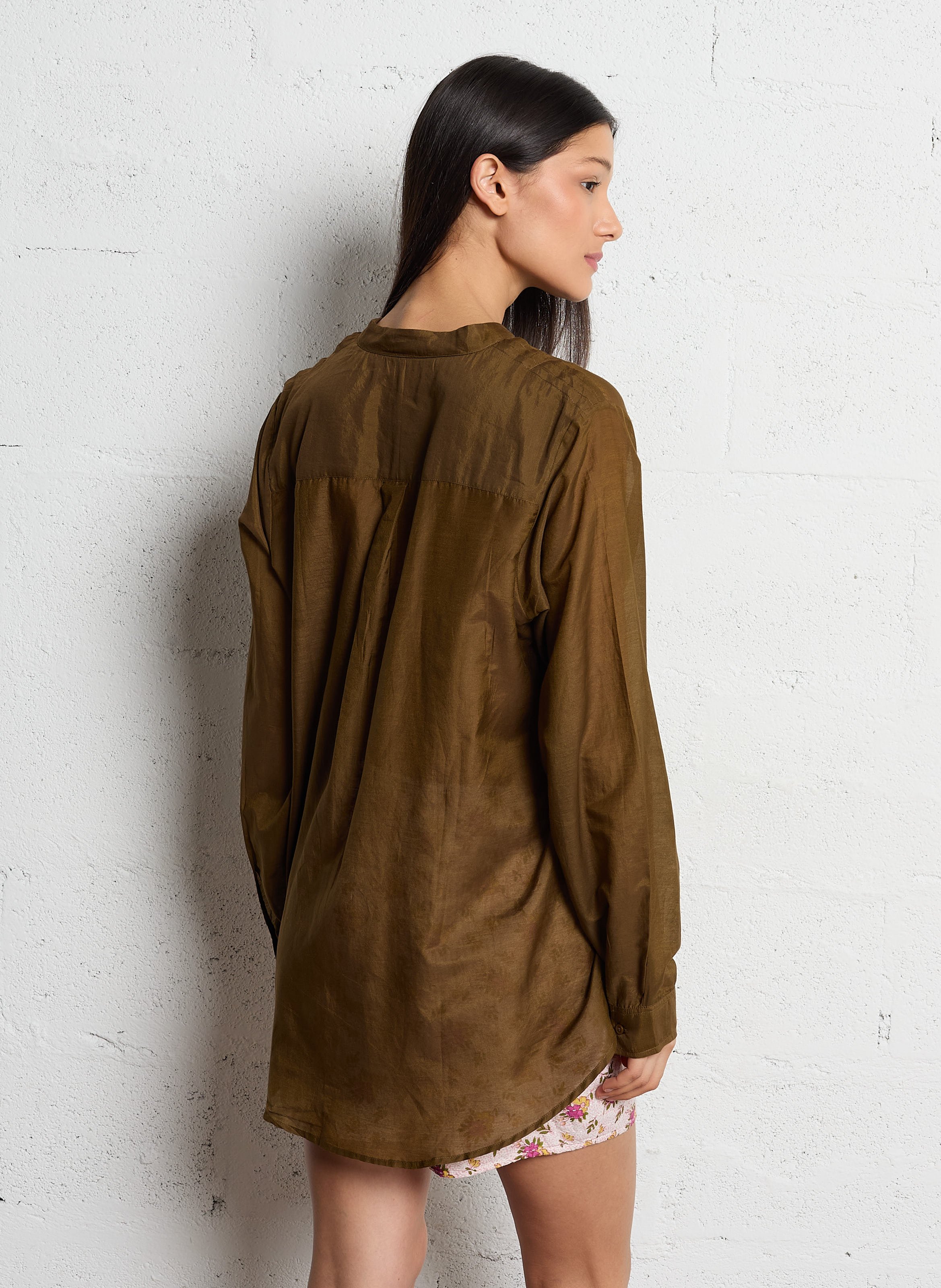 Chemise col rond en coton et en soie mélangés Kaki