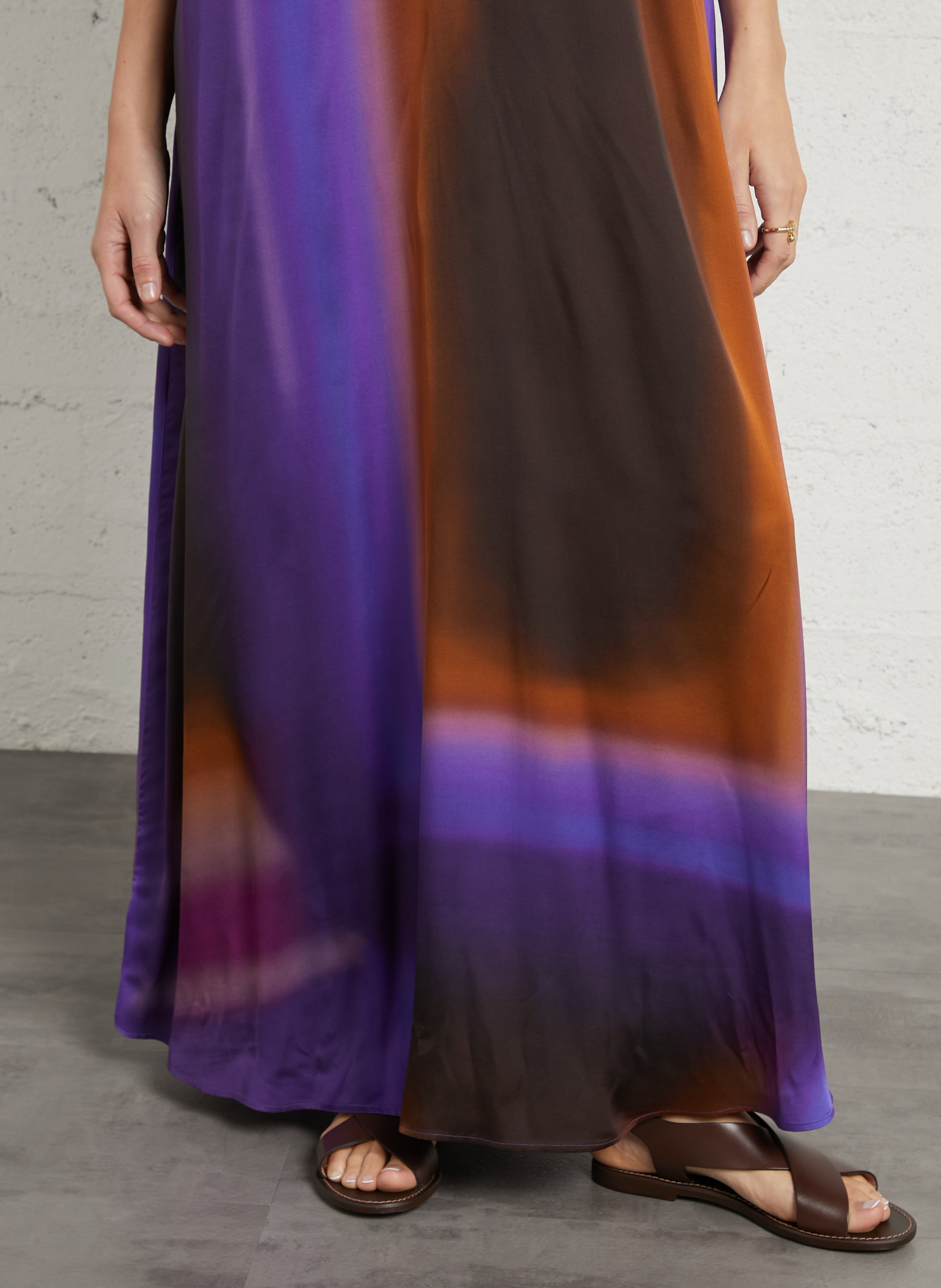 Langes, fließendes Kleid MOMONI Mehrfarbig