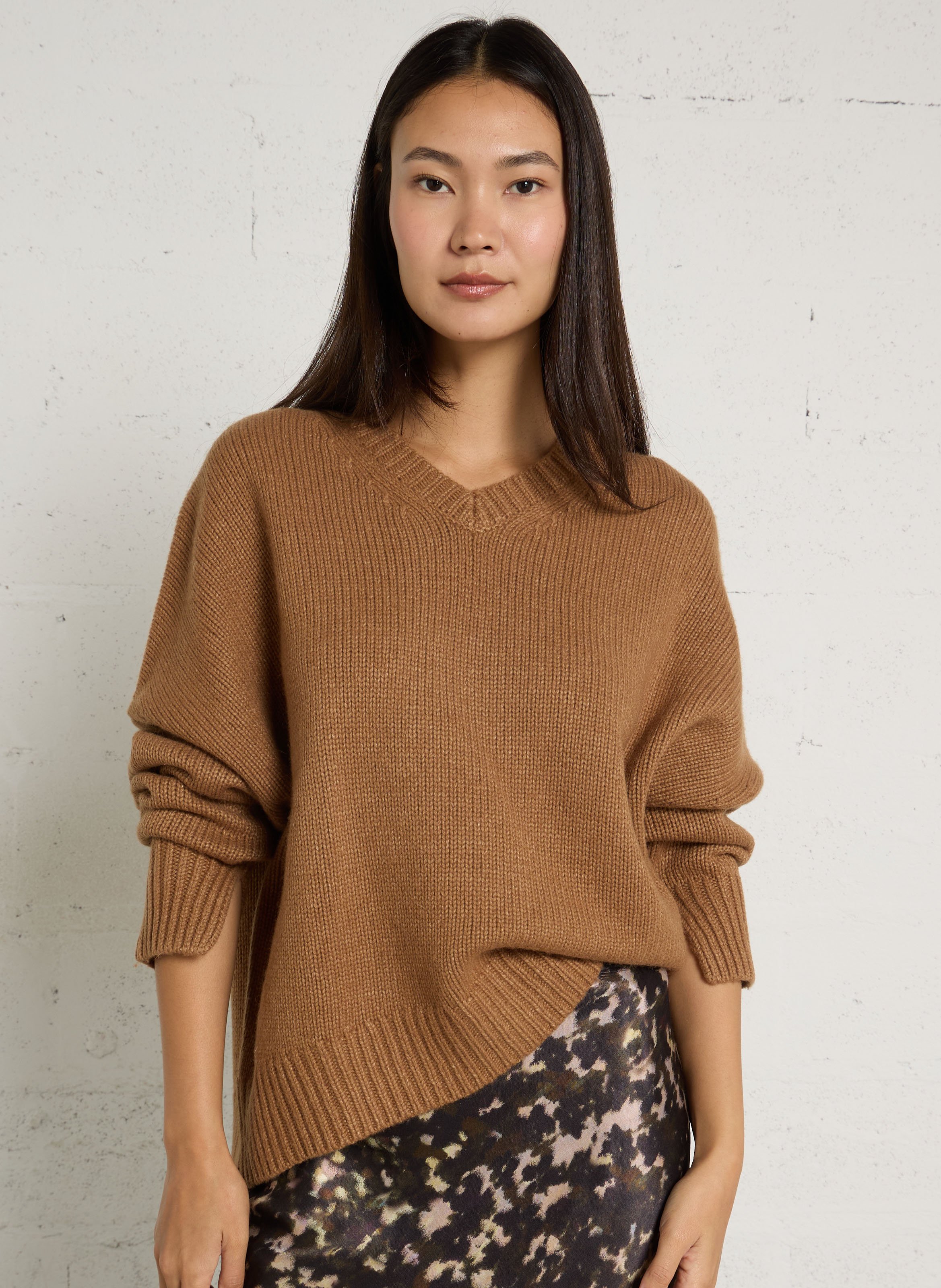 Loose-fit wool-blend sweater with V-neck BELLEROSE Brown