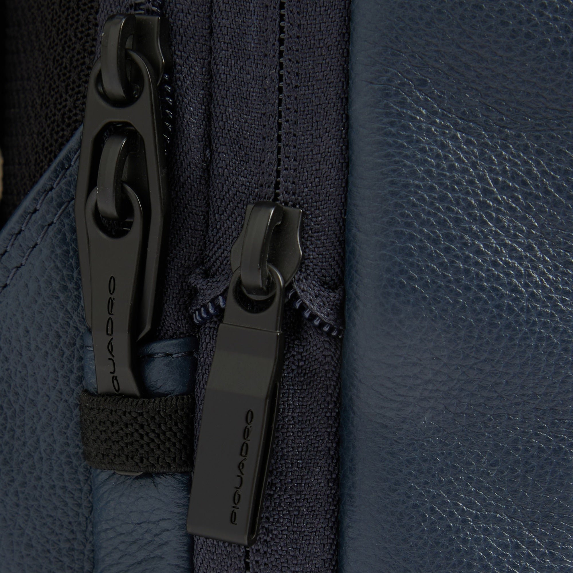 Expandable 14" laptop backpack PIQUADRO Blue