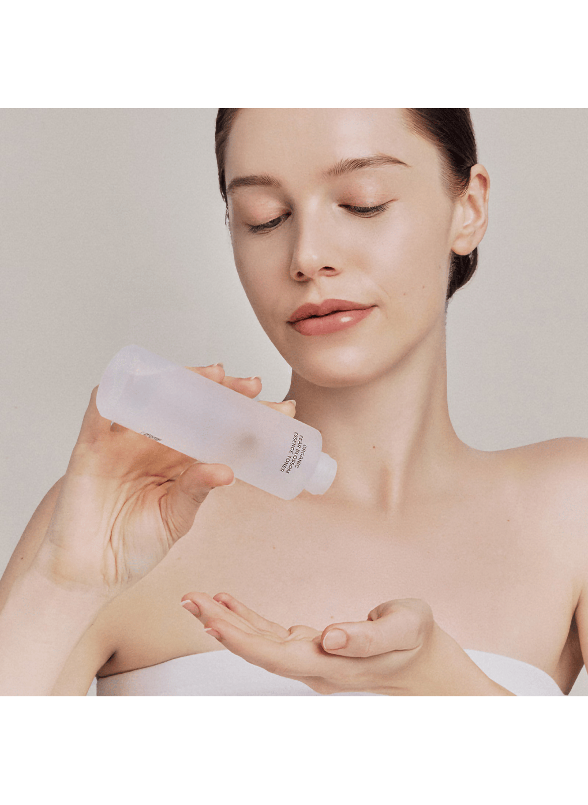 Regenerating Essence with Pear Blossom WHAMISA No color