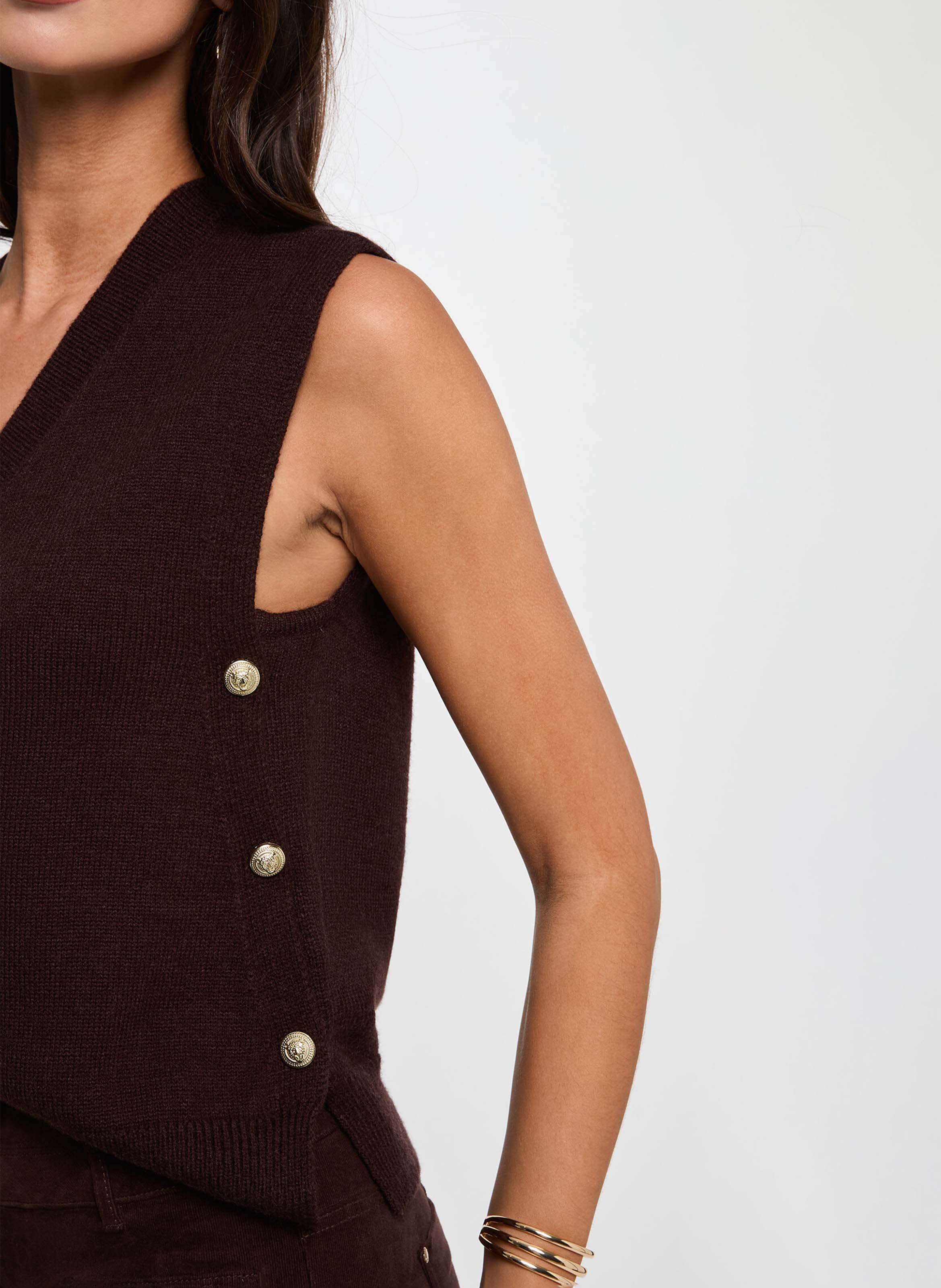 Plain V-neck sleeveless sweater MORGAN Brown