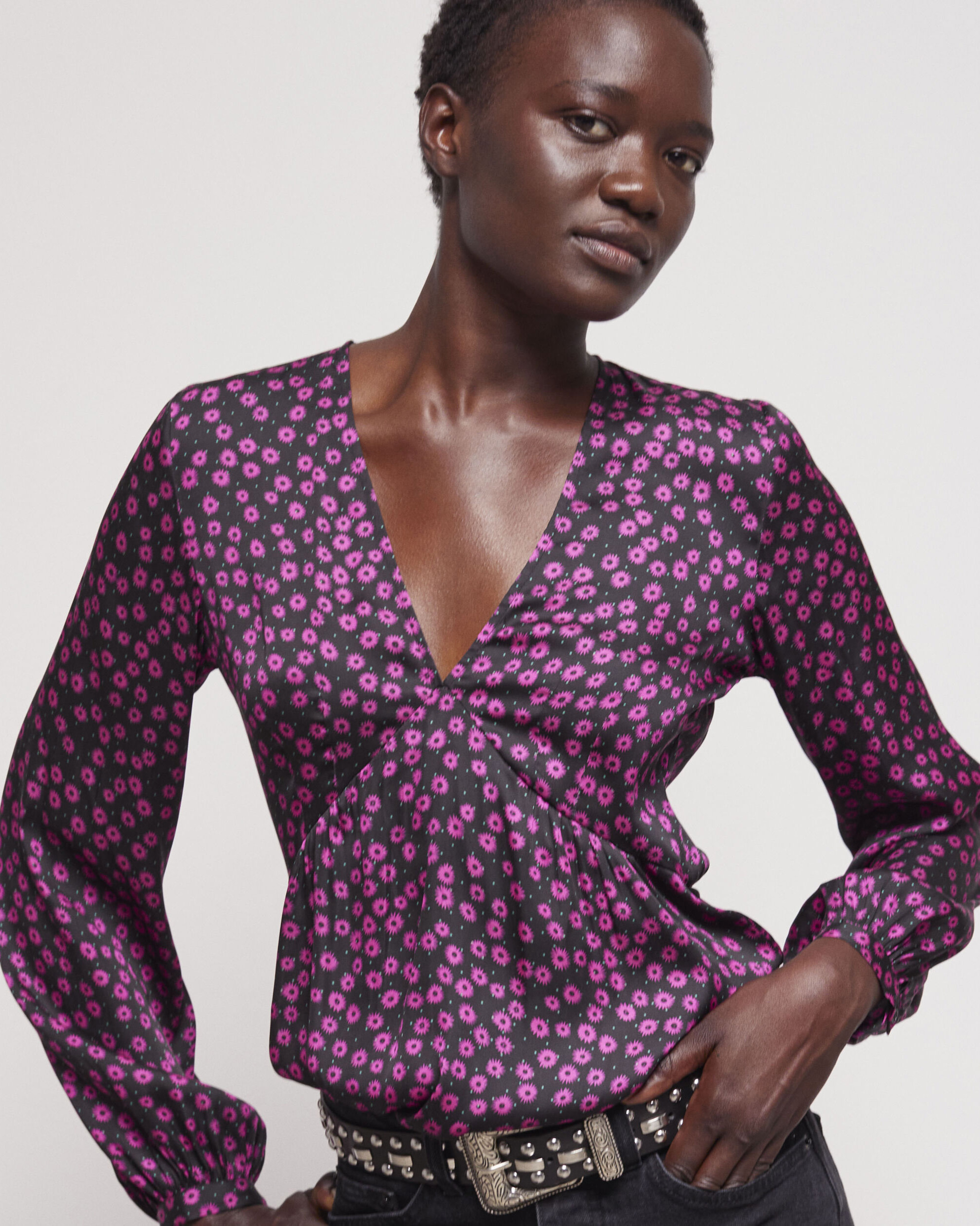 Top met V-hals en bloemenprint Roze