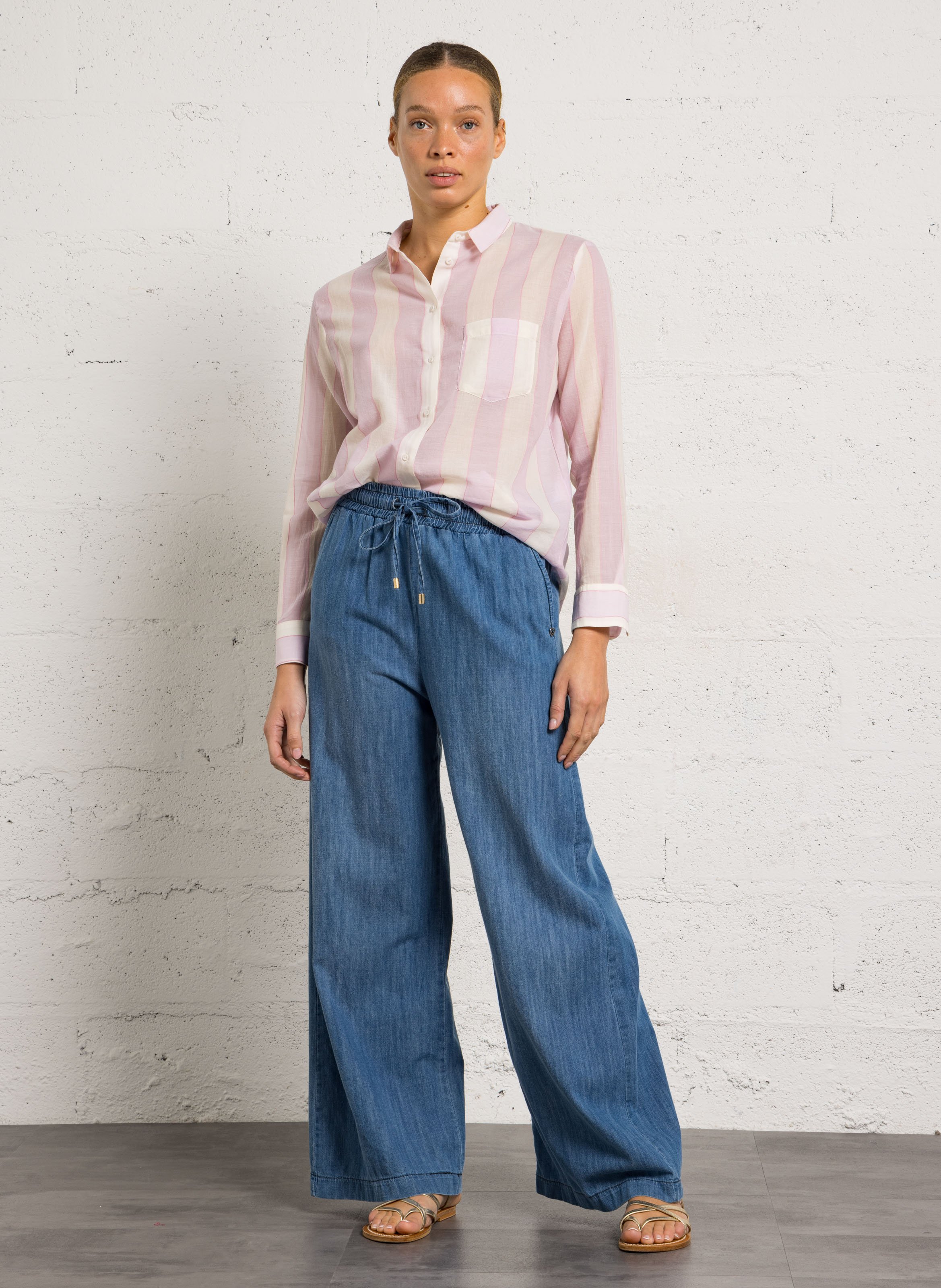 Ruimvallende, gestreepte, katoenen blouse met klassieke kraag SACRECOEUR Roze