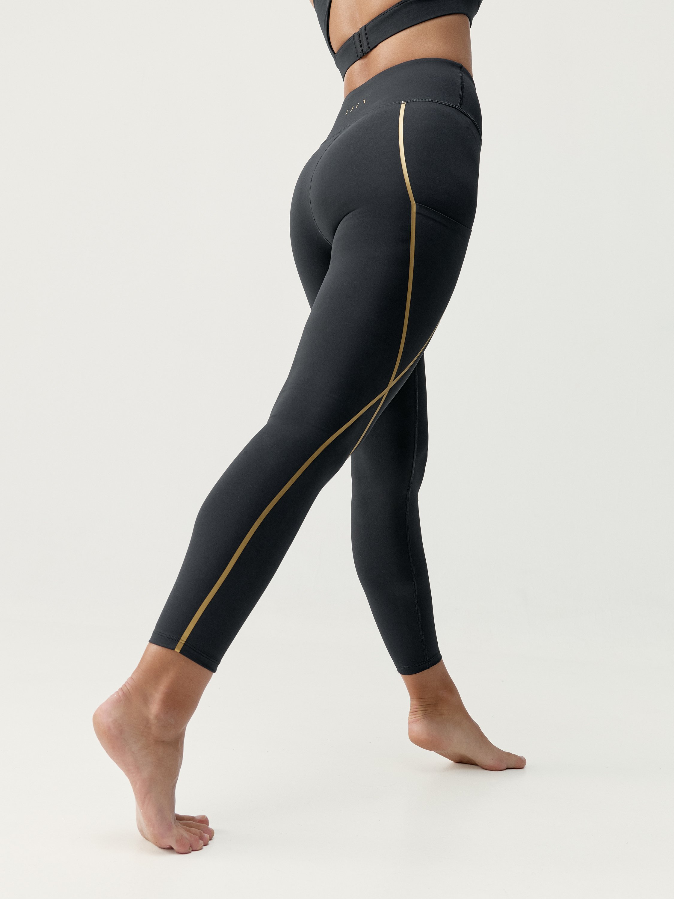 Performance 7/8 sports leggings BORN LIVING YOGA Black