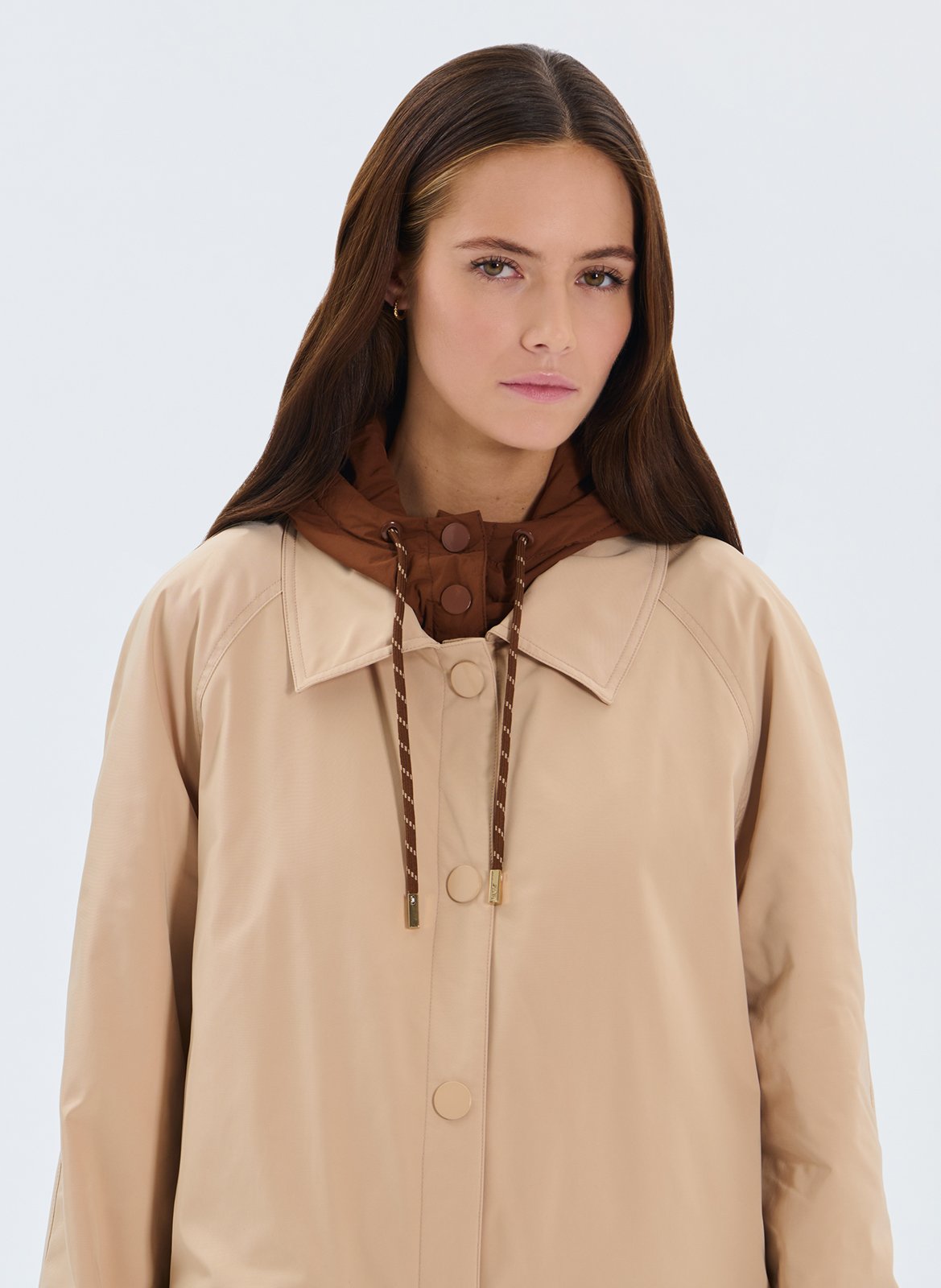 Langer Trenchcoat mit abnehmbarer Kapuze ZAPA Beige
