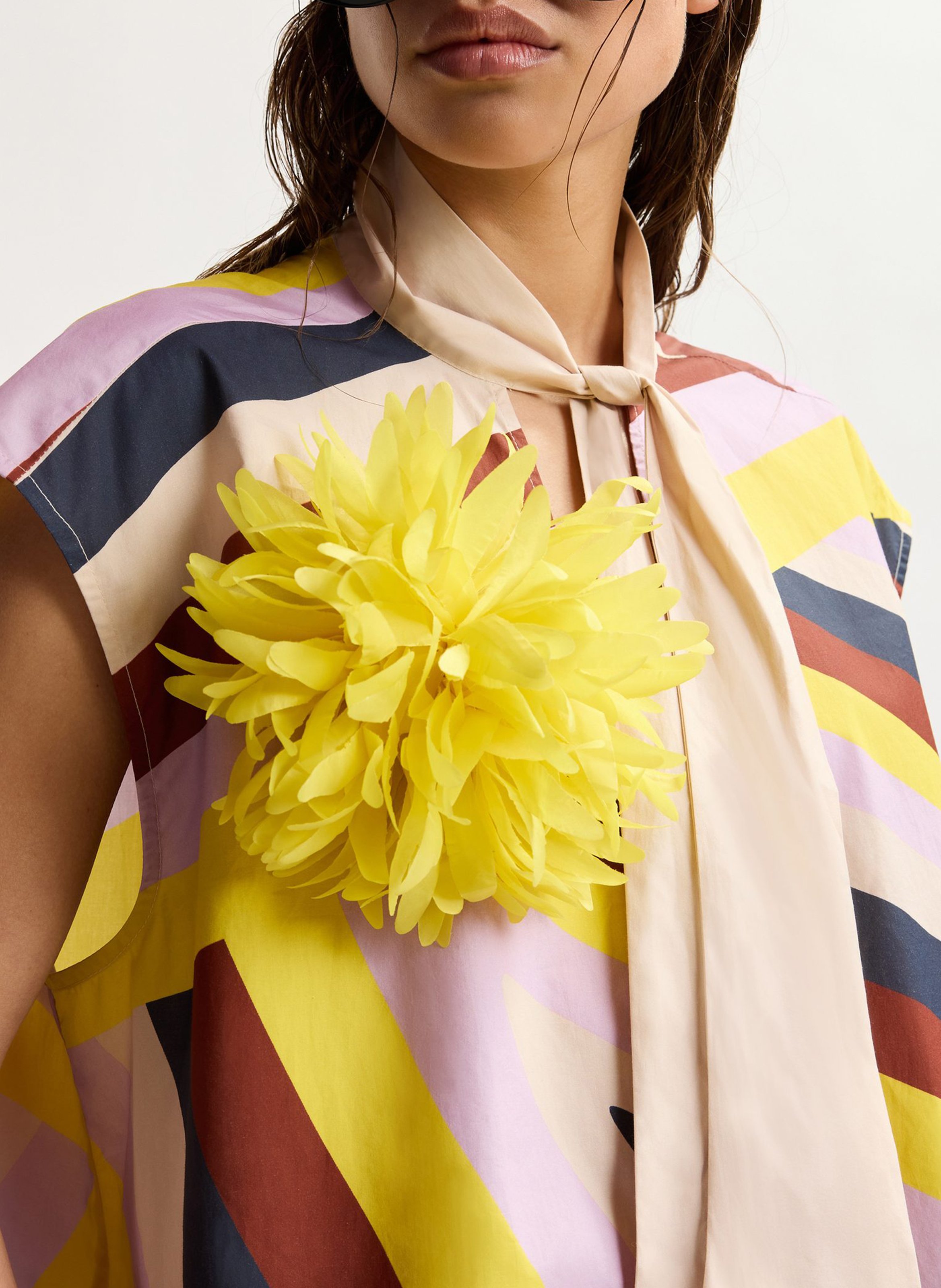 Flower brooch ESSENTIEL ANTWERP Yellow