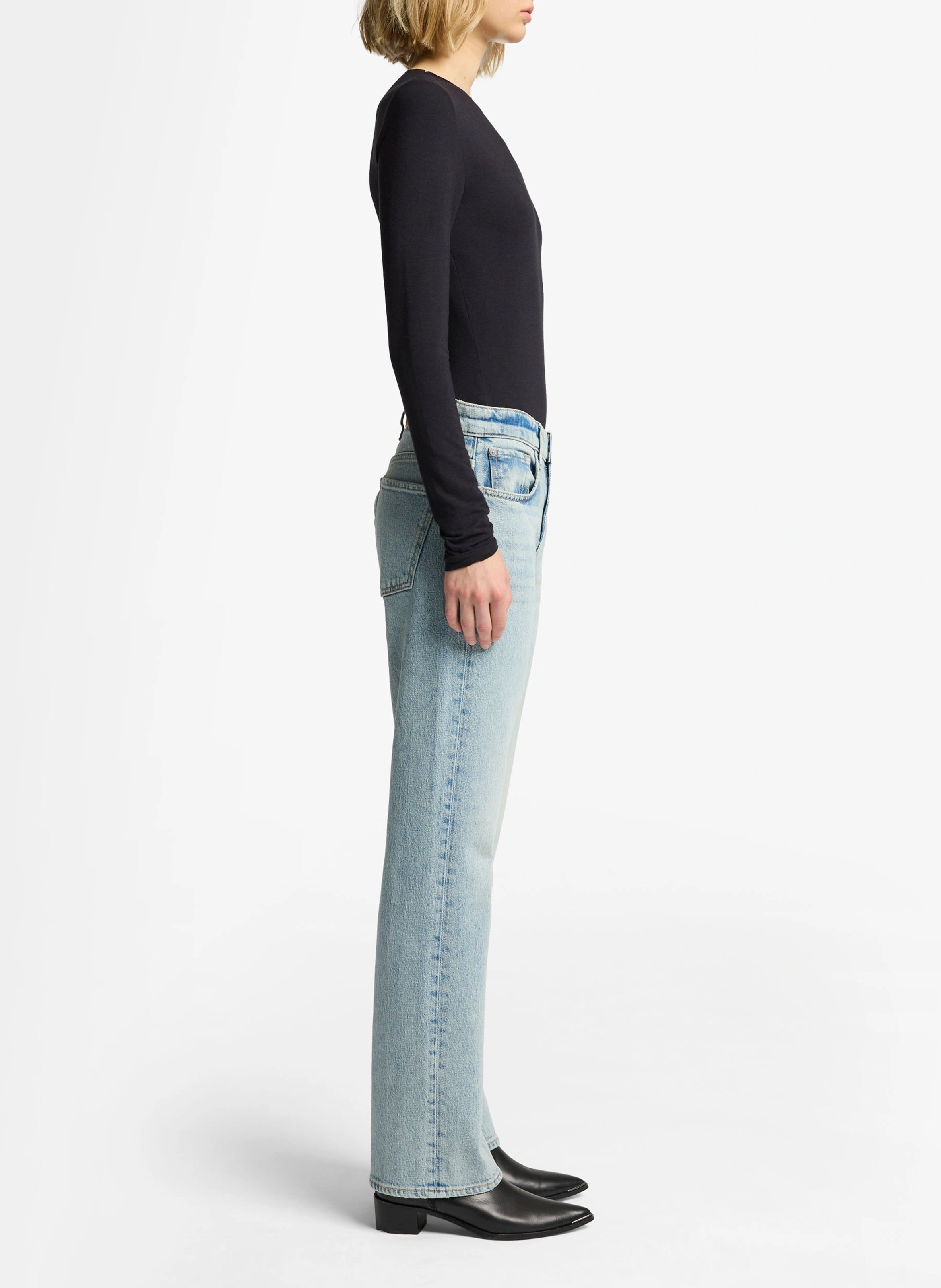 Rechte jeans met medium taille in gewassen denim. 7 FOR ALL MANKIND Blauw