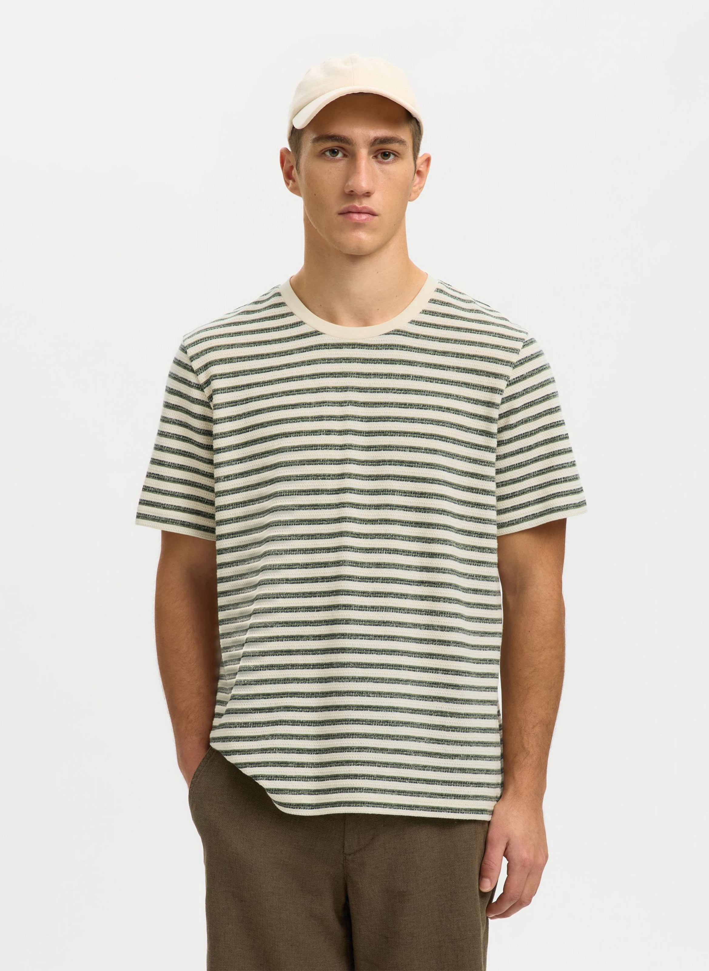 Rechte ronde hals T-shirt van gemengd biologisch katoen met strepen SELECTED Beige