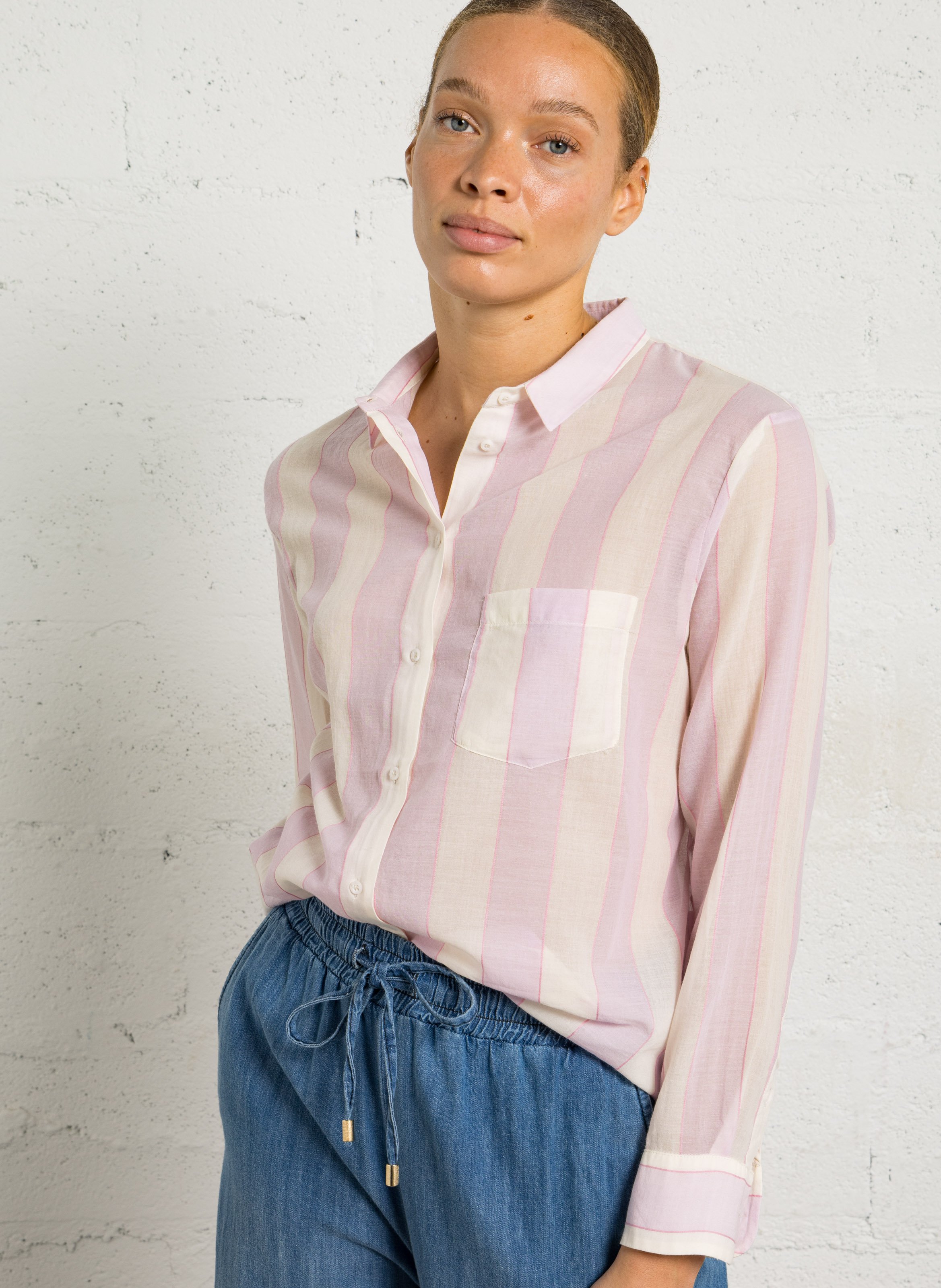 Ruimvallende, gestreepte, katoenen blouse met klassieke kraag SACRECOEUR Roze