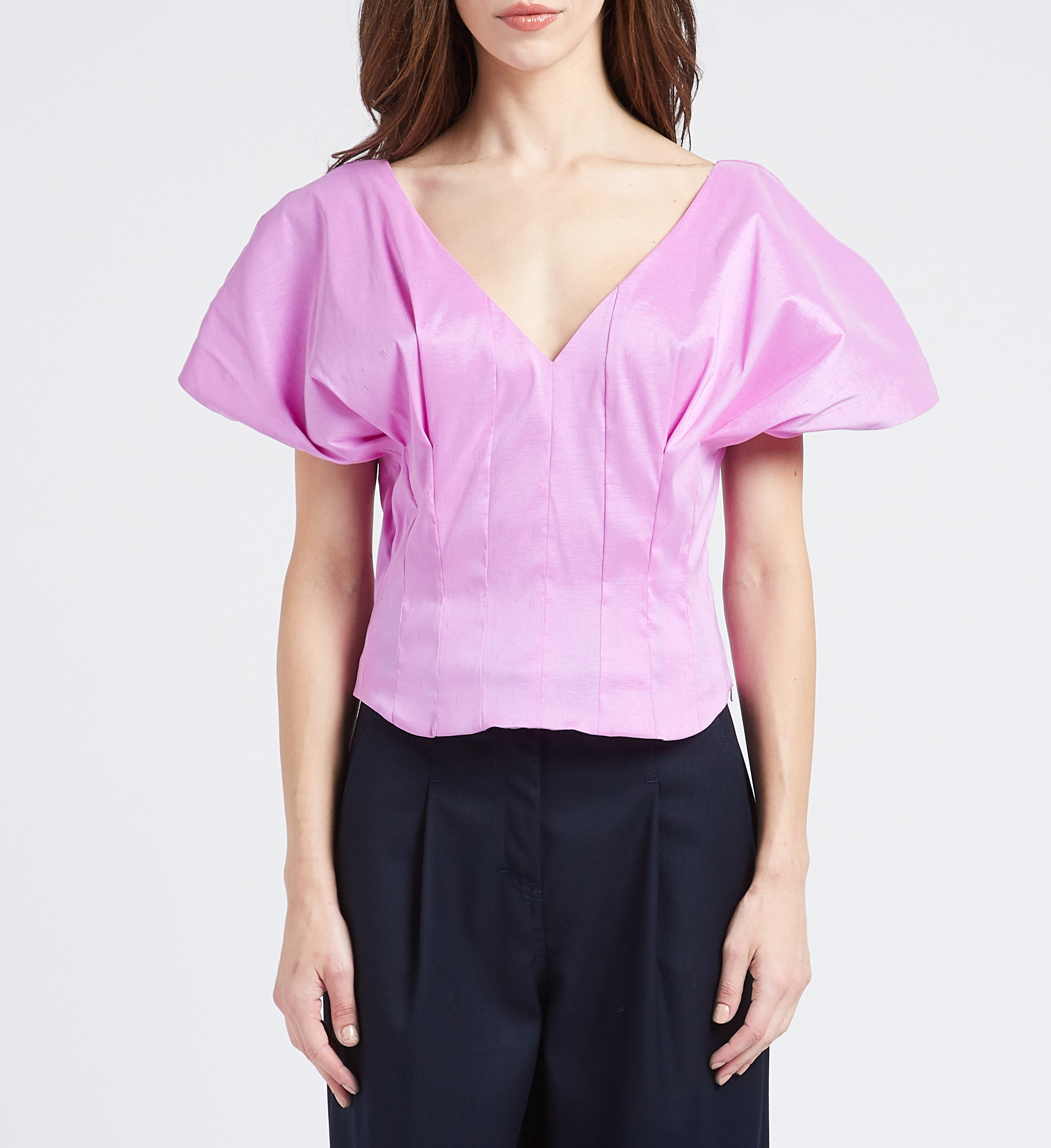 Korte, getailleerde top met V-hals COLLECTORS CLUB Roze