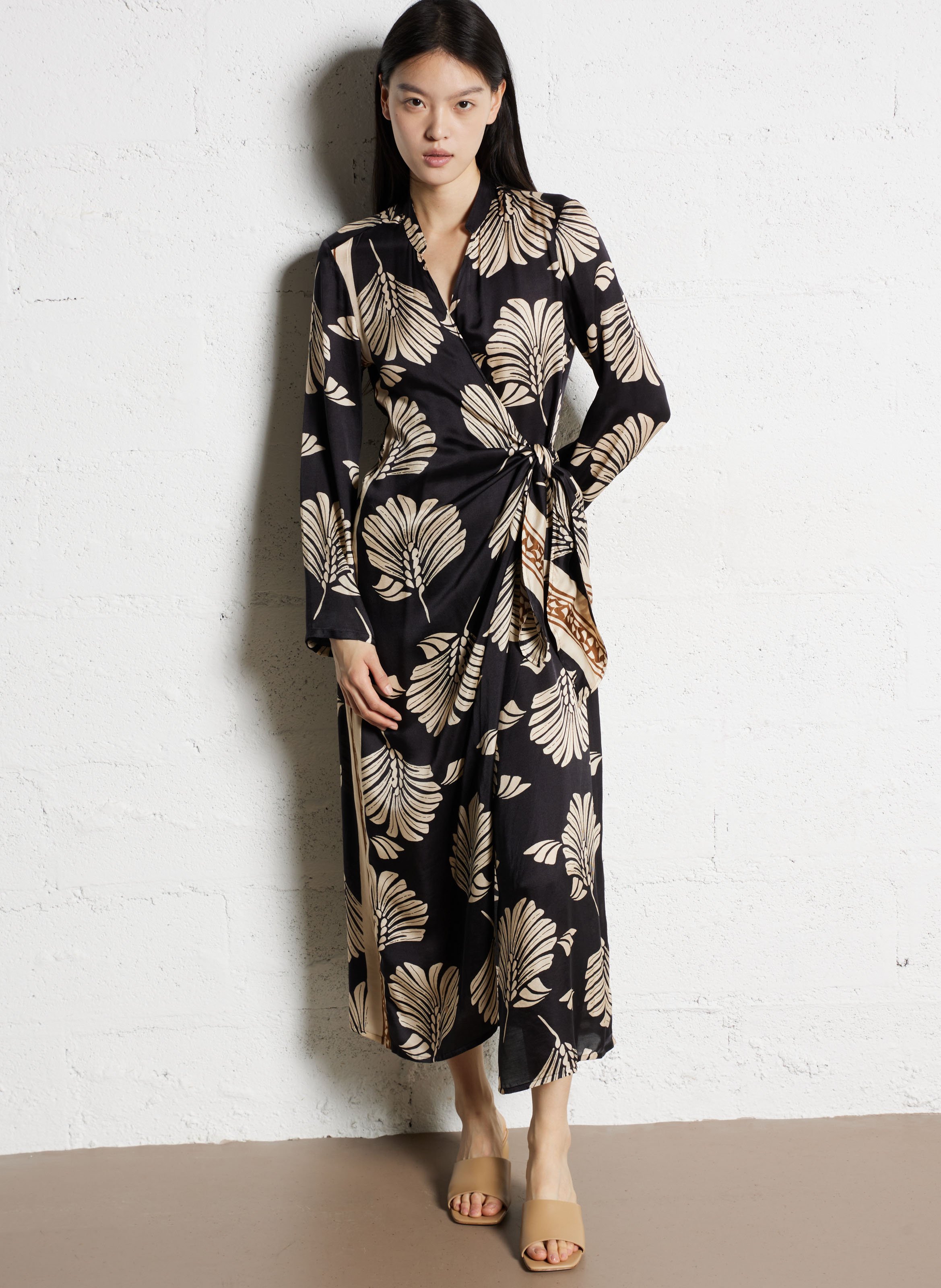 Bedrucktes Maxikleid aus 100% Viskose Schwarz