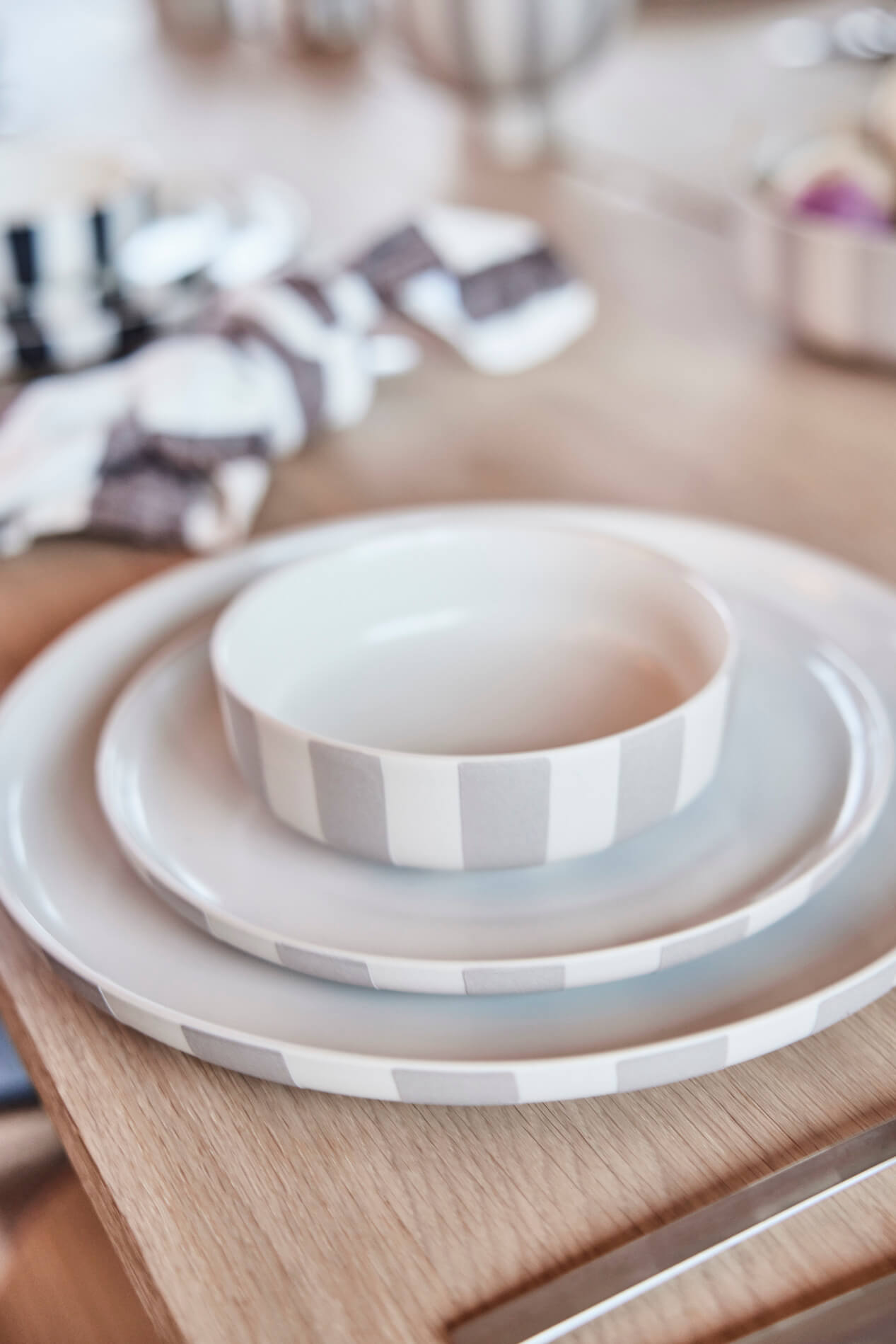 Stoneware plate OYOY LIVING DESIGN Beige